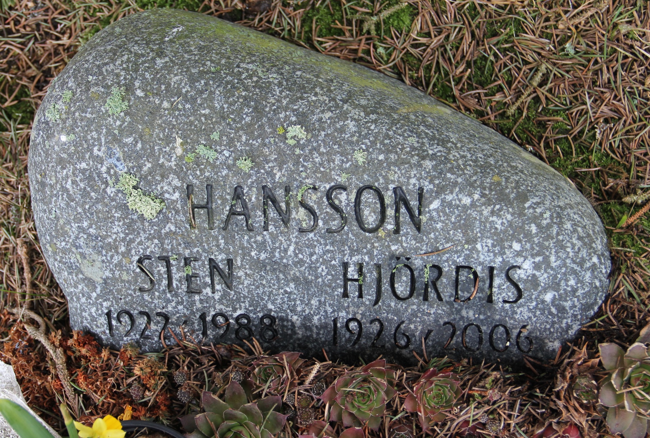 Grav U070 Hönö Kyrkogård