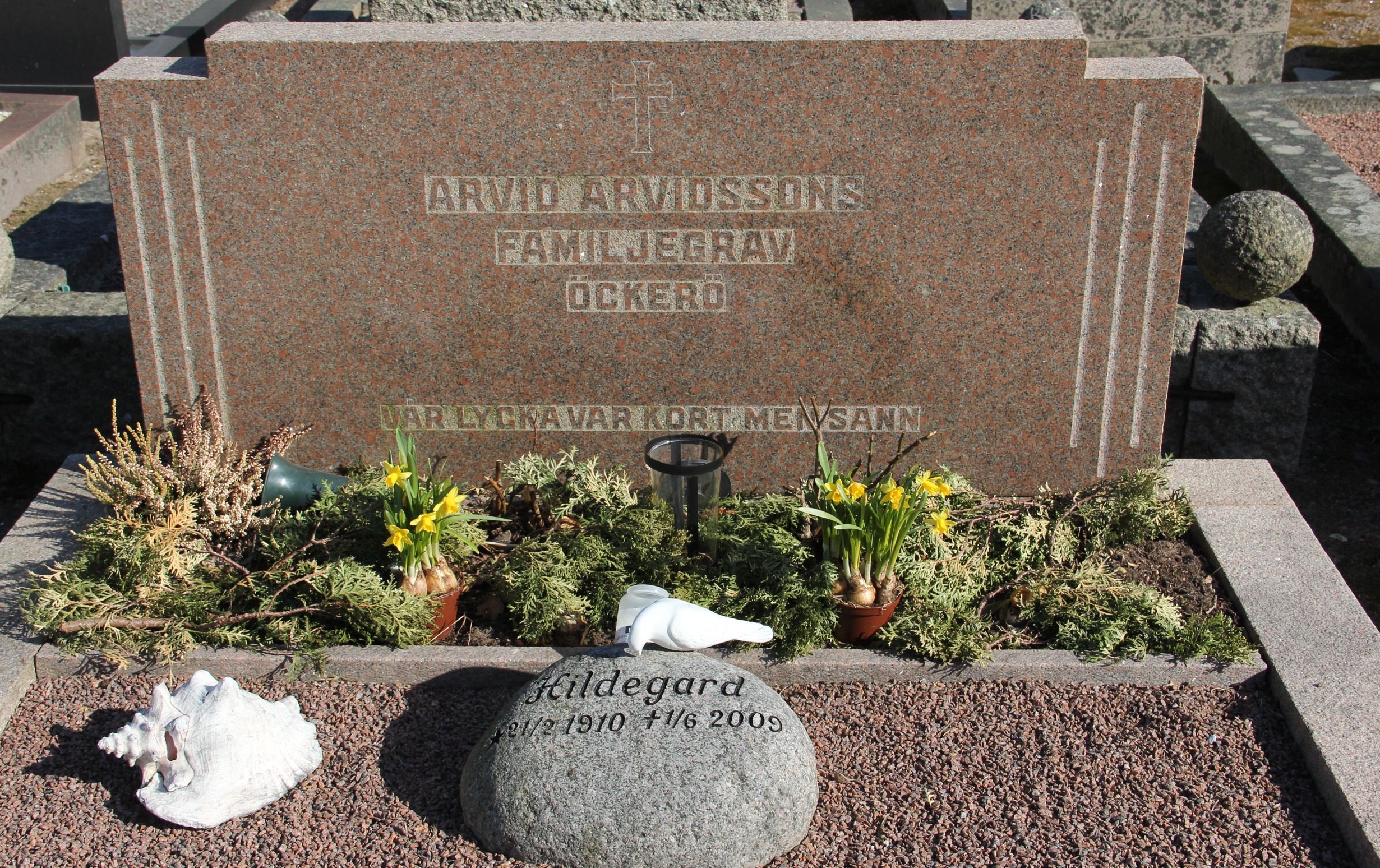 Grav A157 Öckerö Kyrkogård