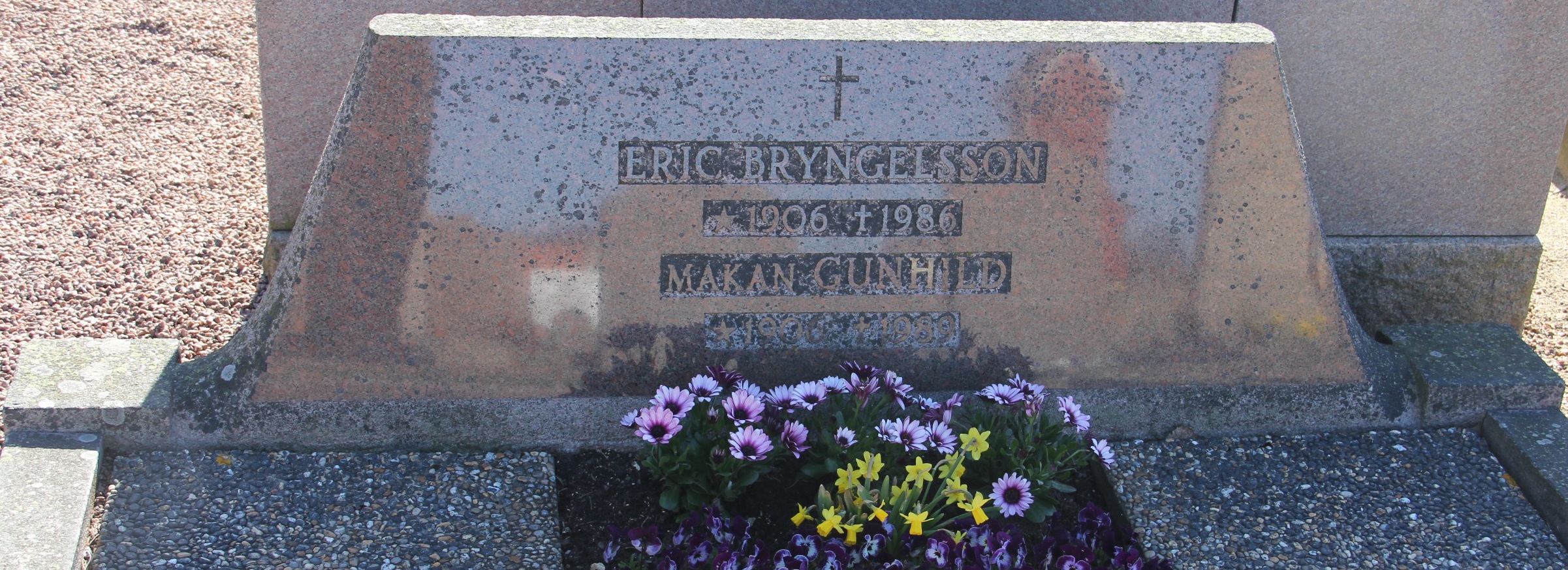 Grav D044 Öckerö Kyrkogård