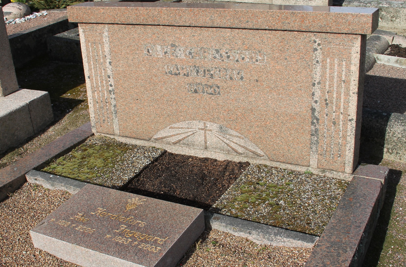 Grav B046 Öckerö Kyrkogård