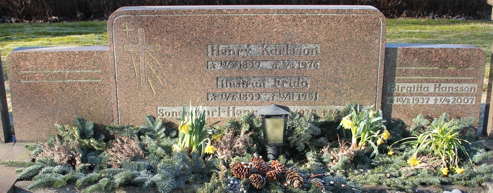 Grav E012 Hönö Kyrkogård