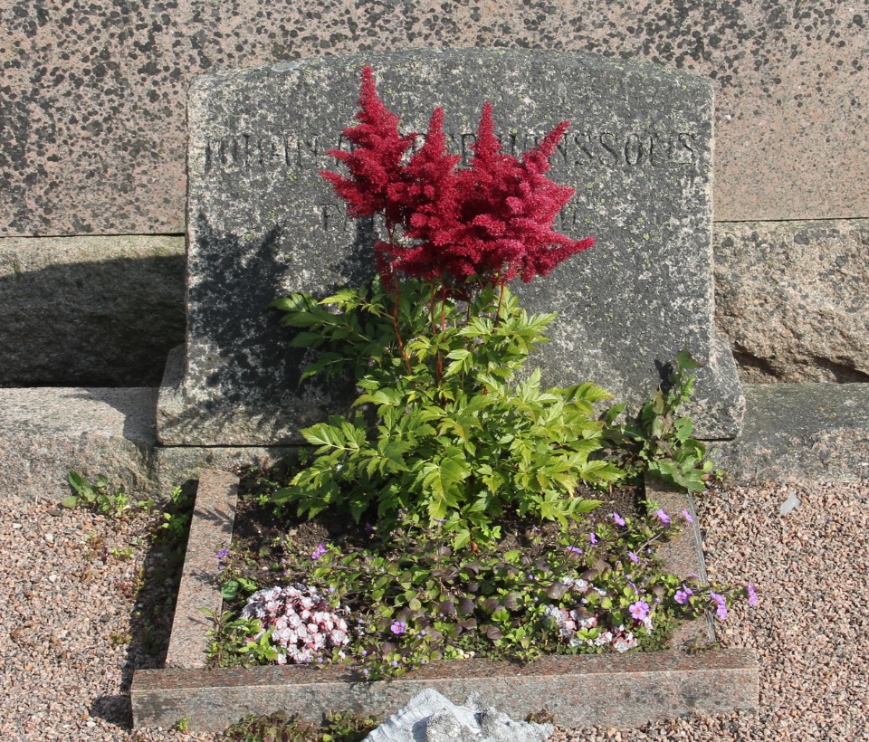 Grav E144 Öckerö Kyrkogård