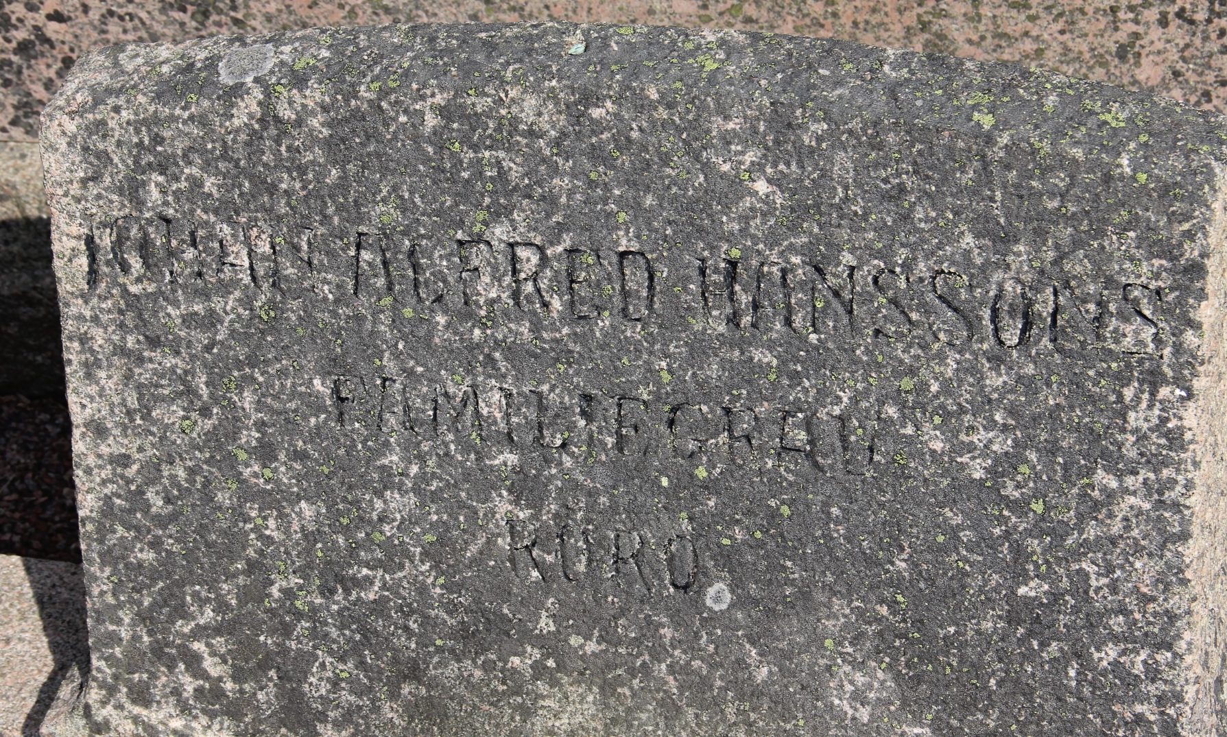 Grav E144 Öckerö Kyrkogård