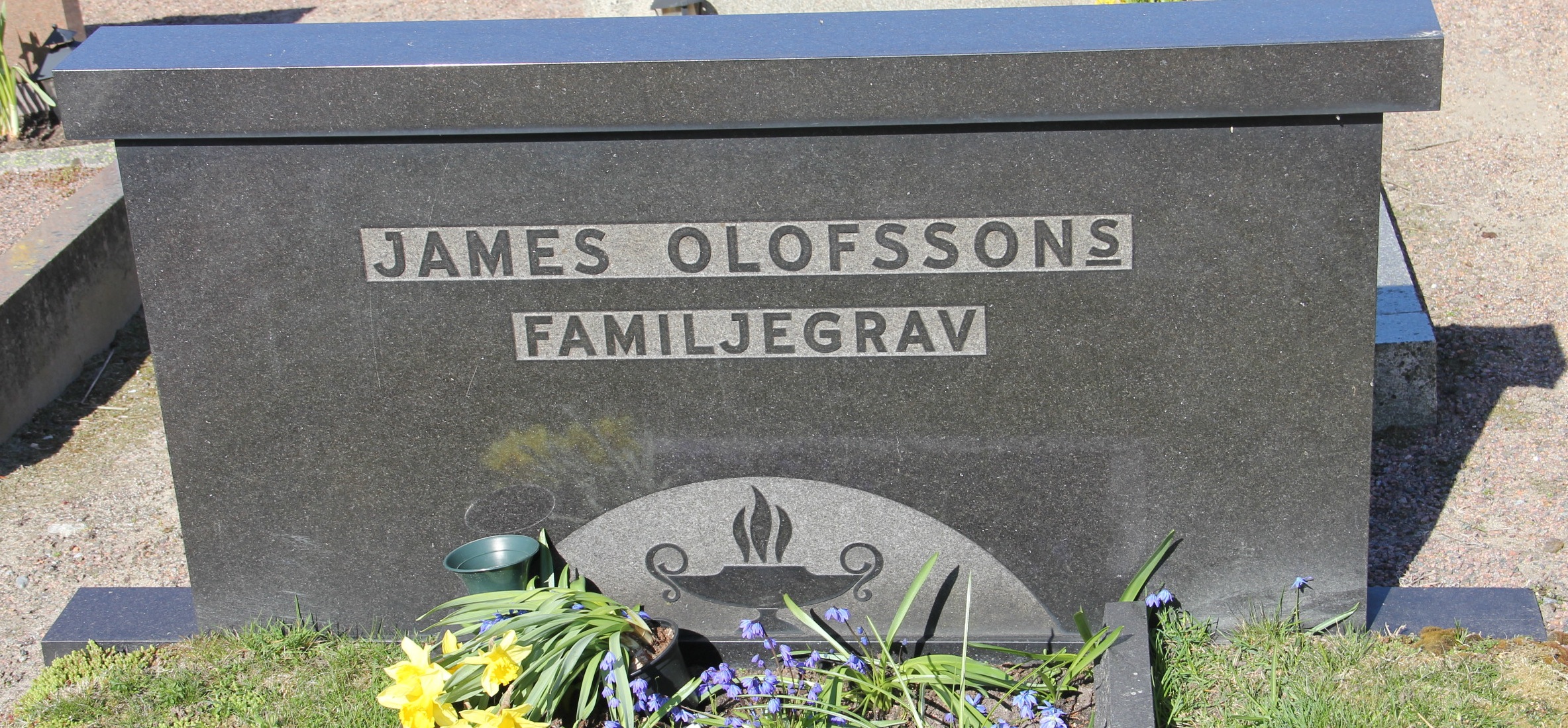 Grav D131 Öckerö Kyrkogård