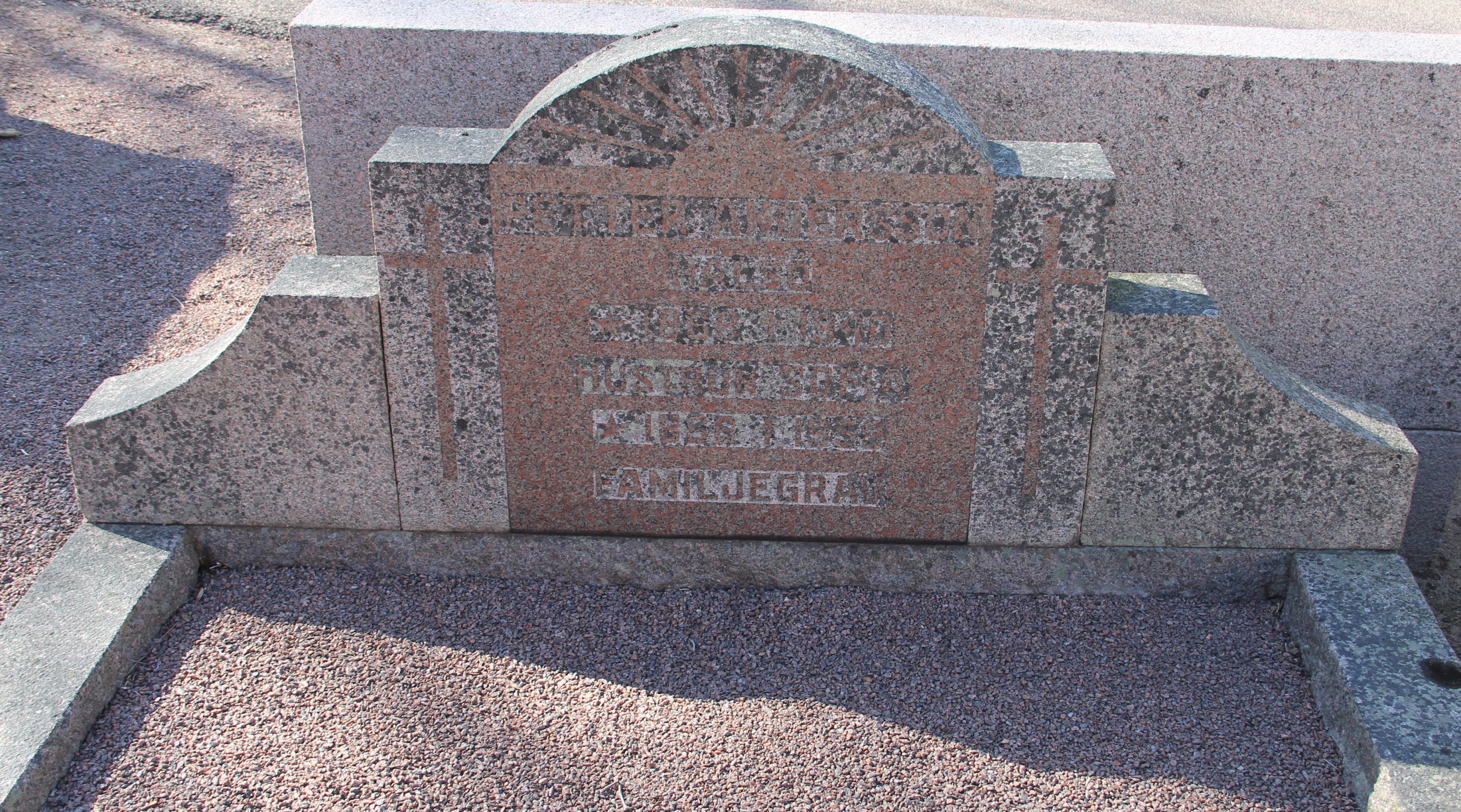 Grav A153 Öckerö Kyrkogård