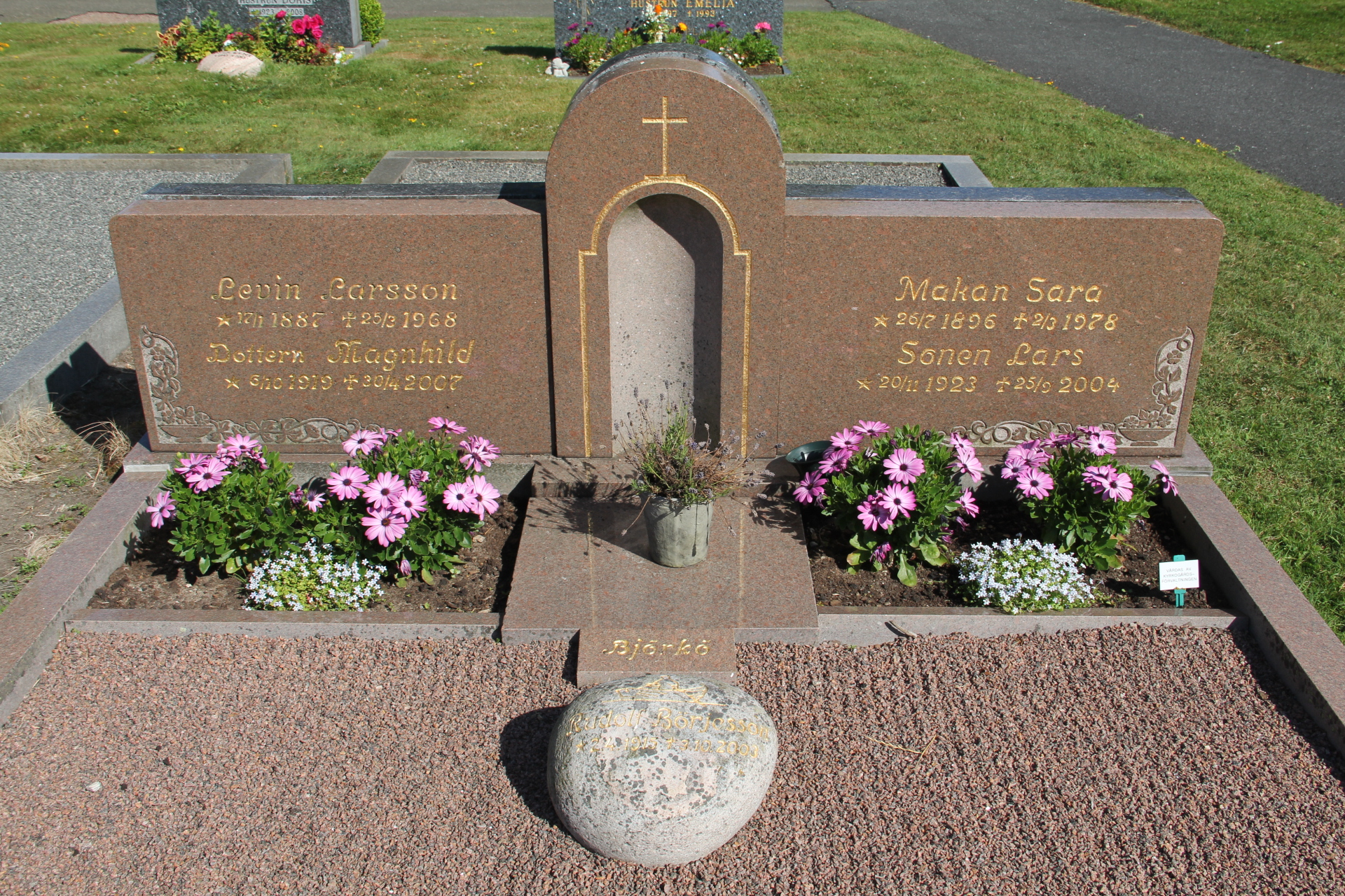 Grav F048 Öckerö Kyrkogård