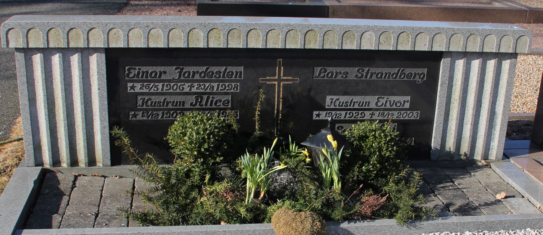 Grav E036 Hönö Kyrkogård