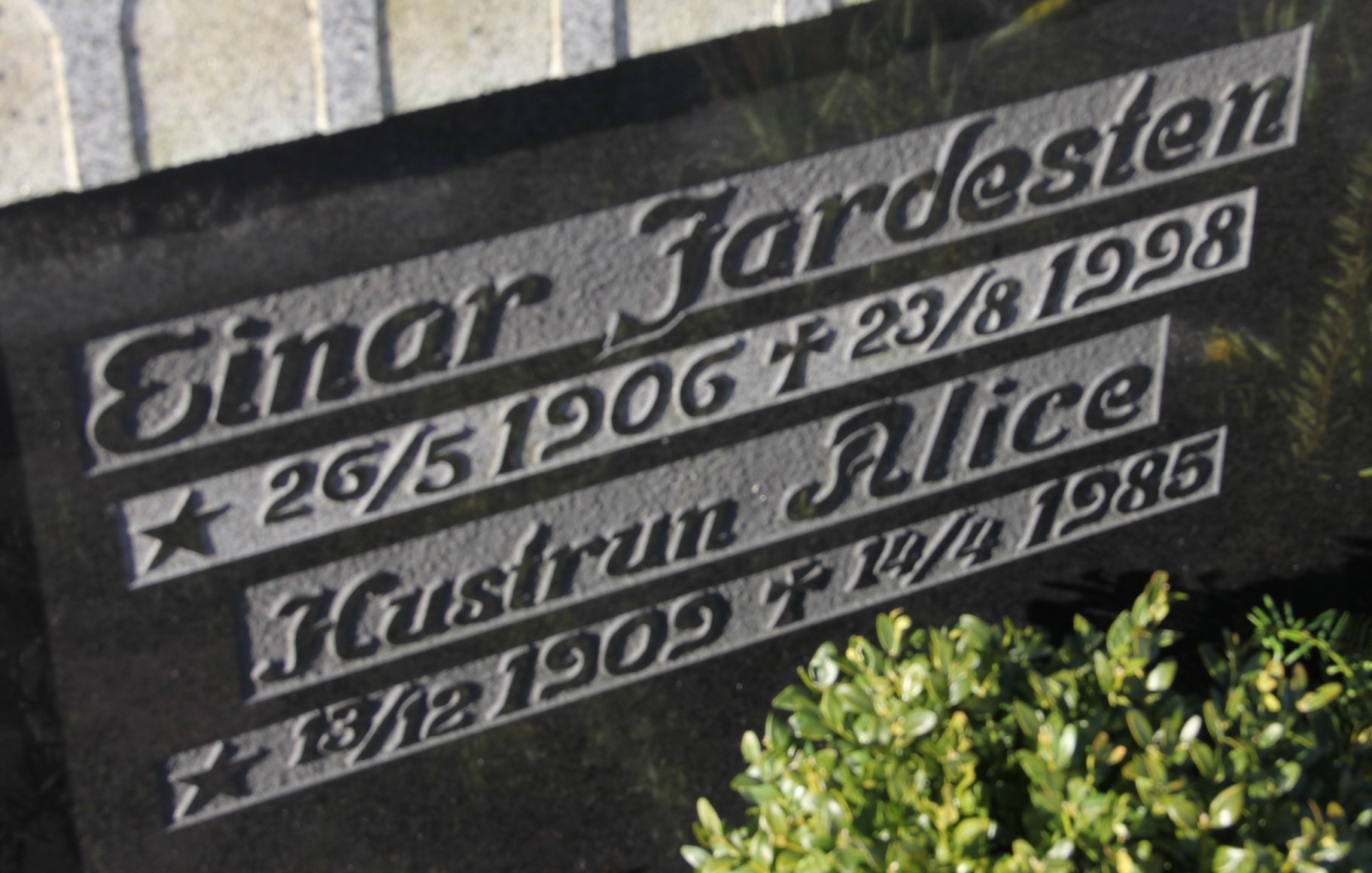 Grav E036 Hönö Kyrkogård