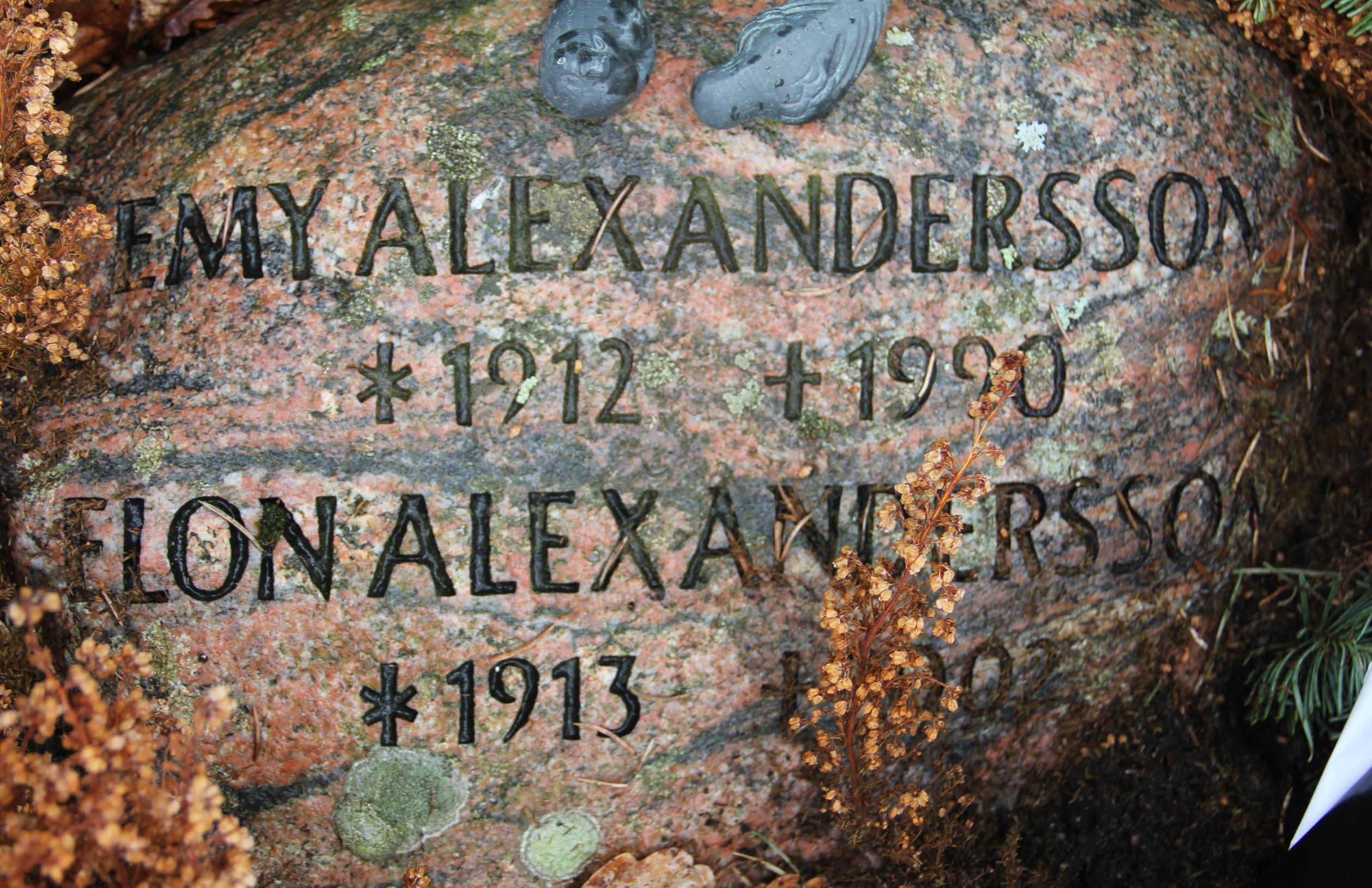 Grav U060 Hönö Kyrkogård