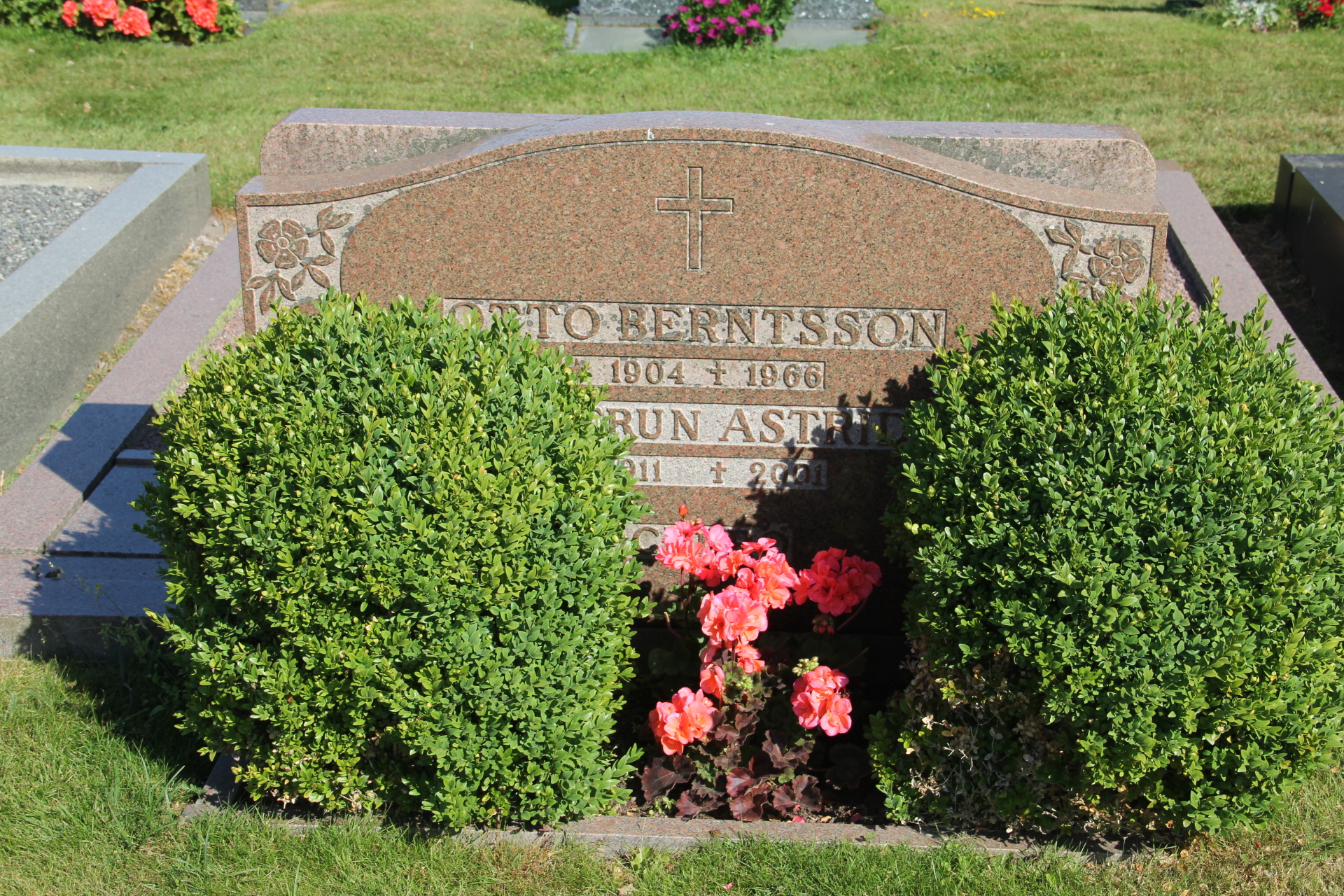 Grav F054 Öckerö Kyrkogård