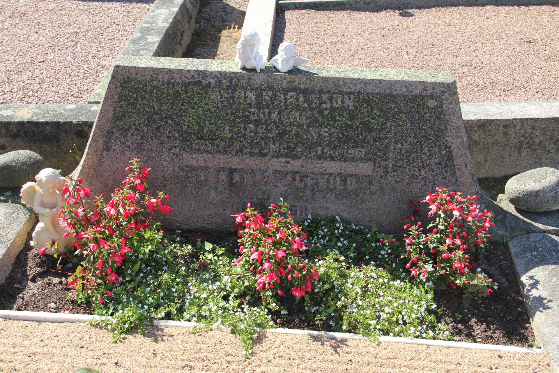 Grav E230 Öckerö Kyrkogård