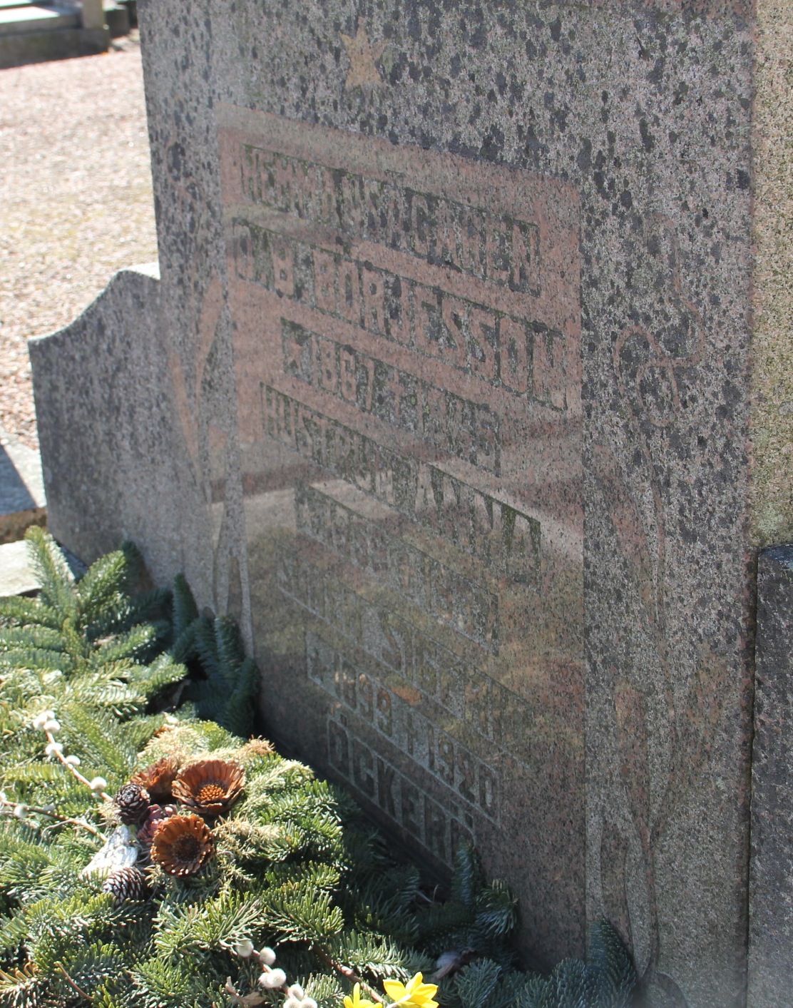 Grav A018 Öckerö Kyrkogård