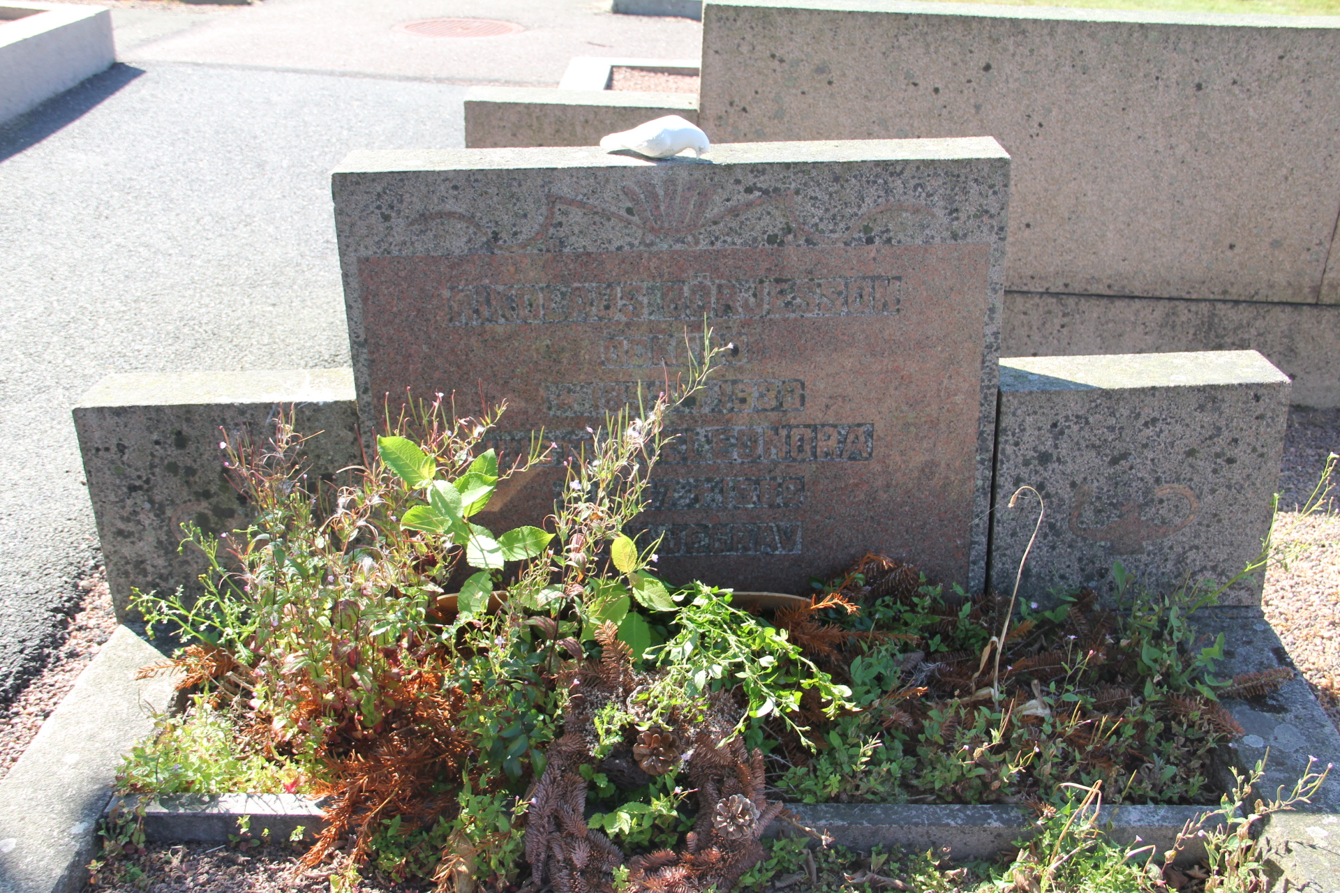 Grav E234 Öckerö Kyrkogård