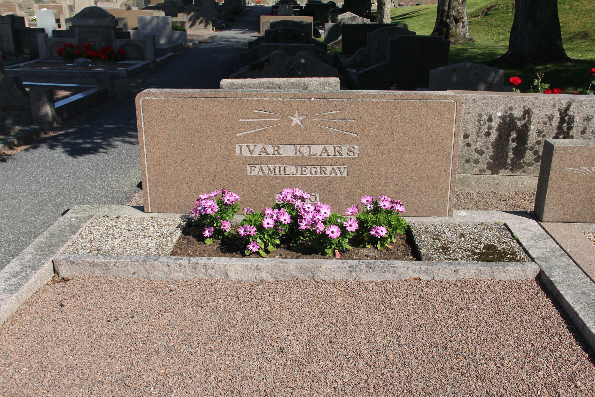 Grav F004 Öckerö Kyrkogård