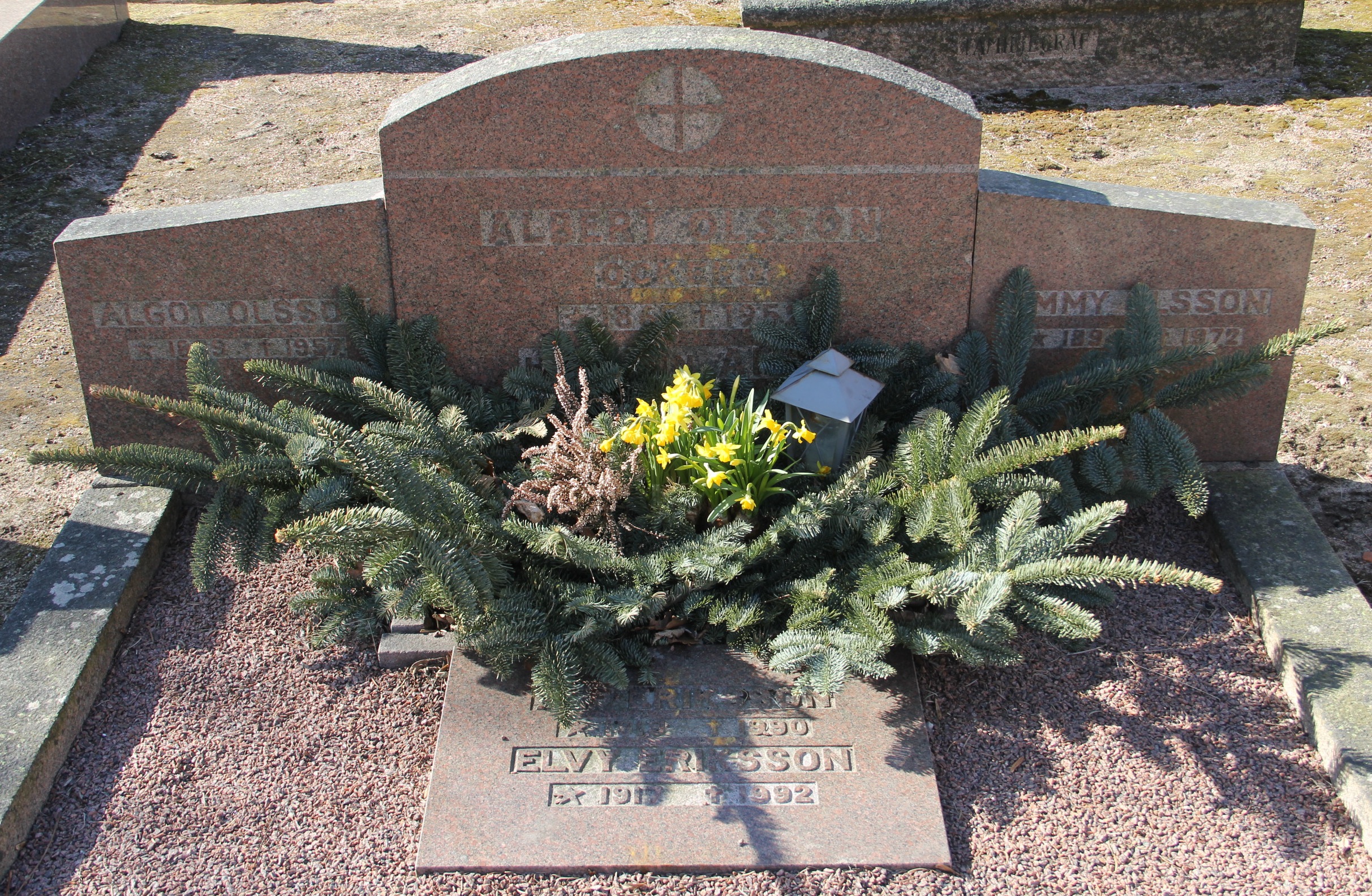 Grav A135 Öckerö Kyrkogård