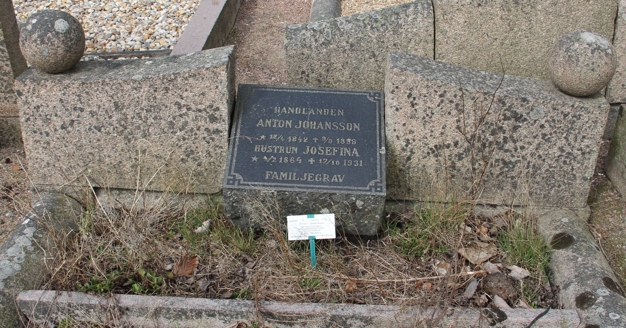 Grav C142 Öckerö Kyrkogård
