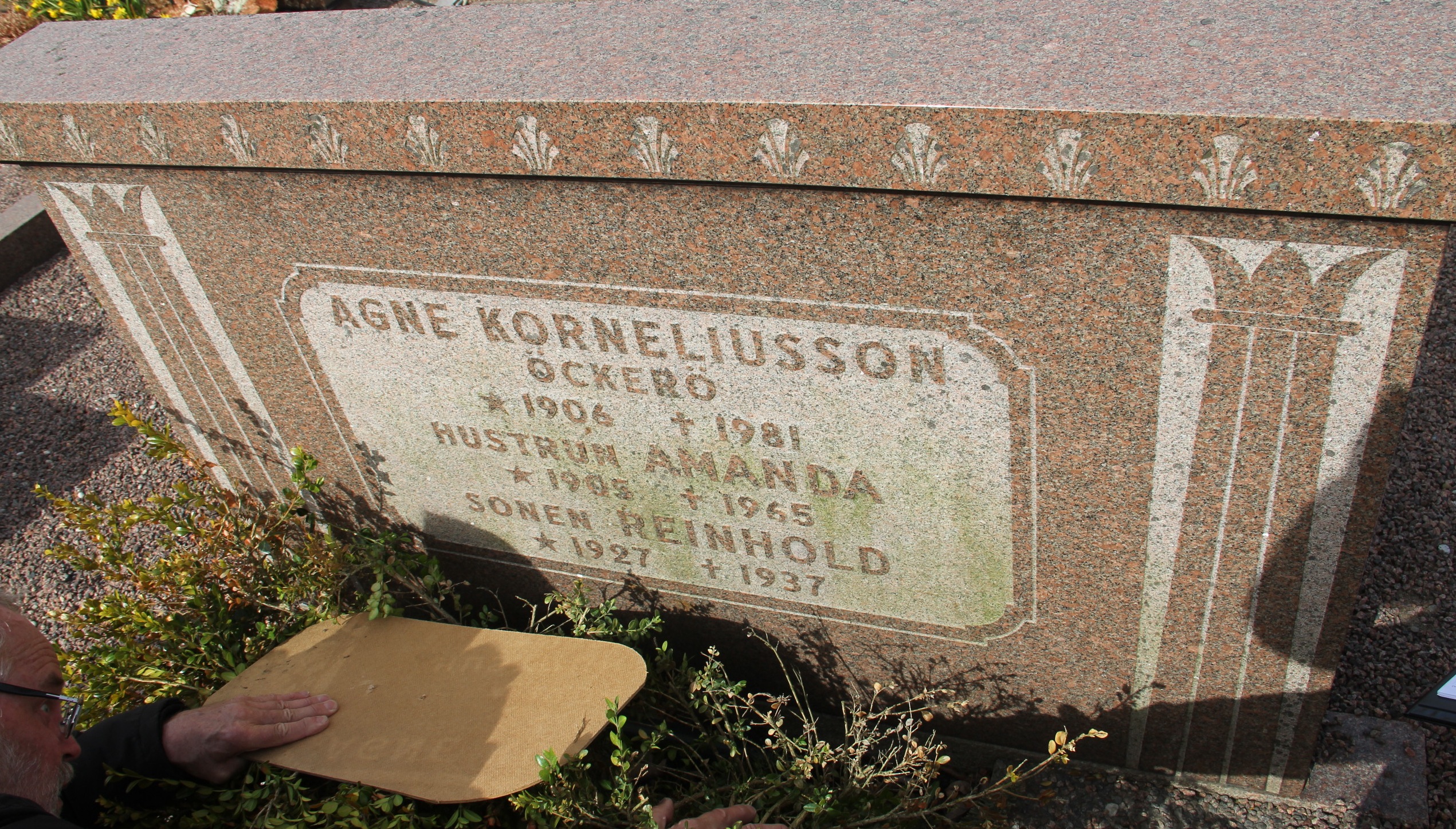 Grav C011 Öckerö Kyrkogård