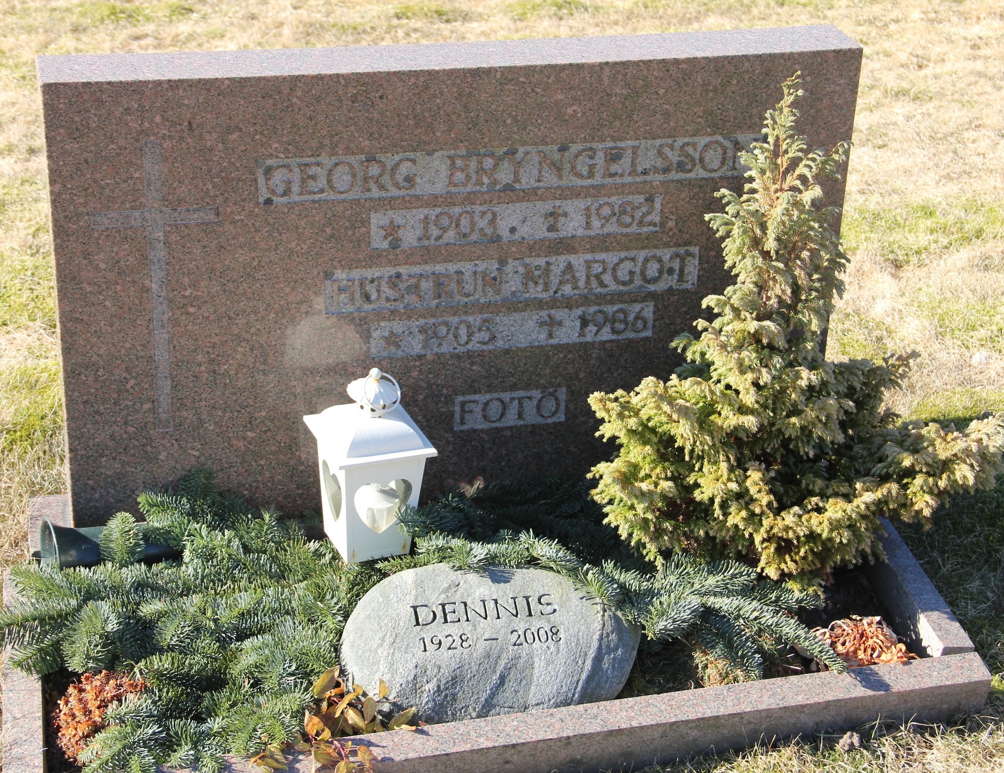Grav B073 Hönö Kyrkogård
