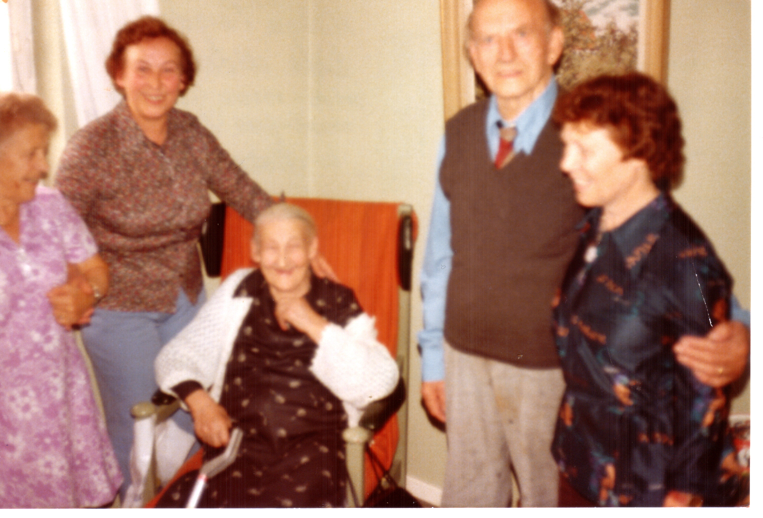 Helga/dotter till Axel och Hulda/Greta,Gunborg,Oscar och Else/dotter till Edith och Axel.