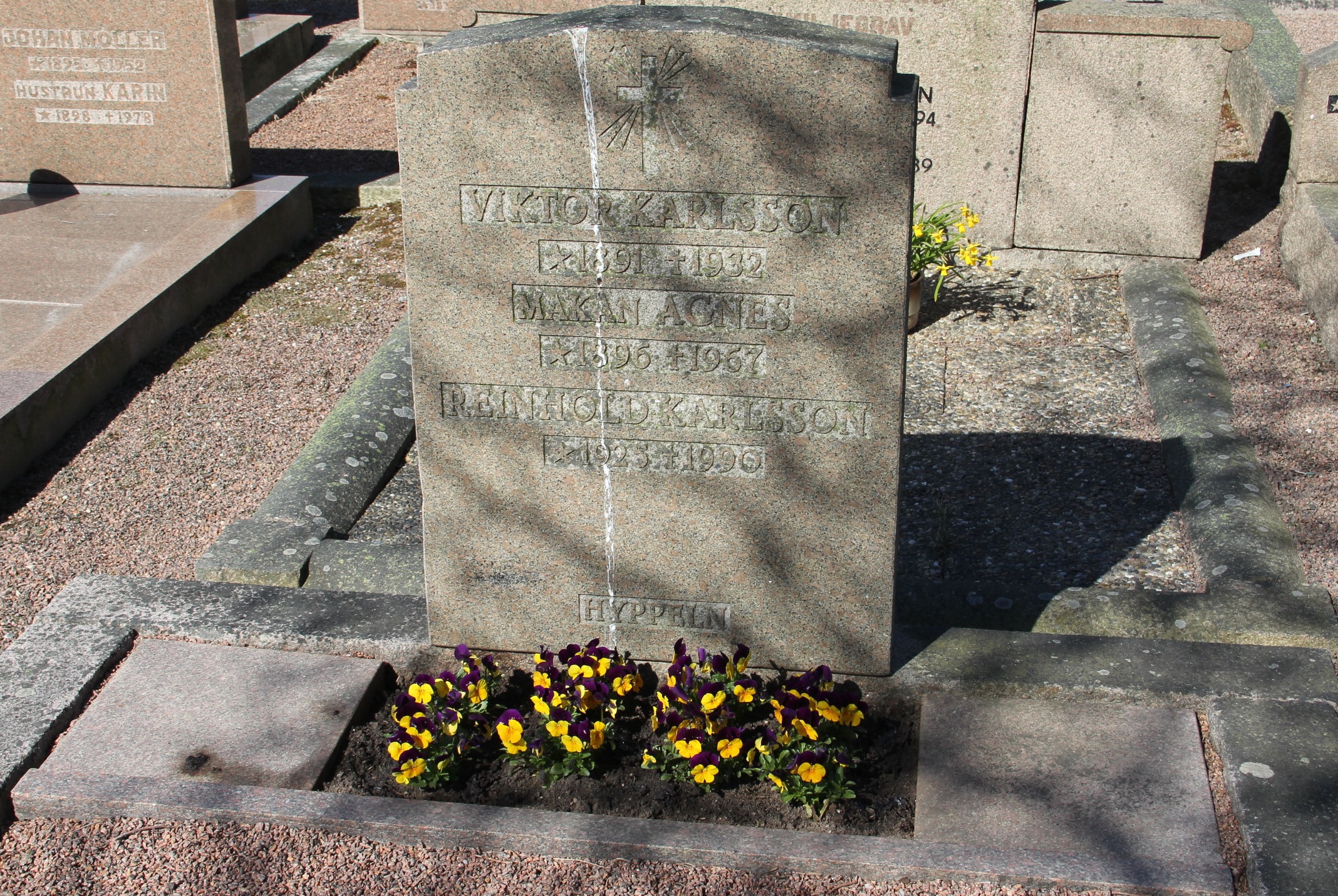 Grav D217 Öckerö Kyrkogård