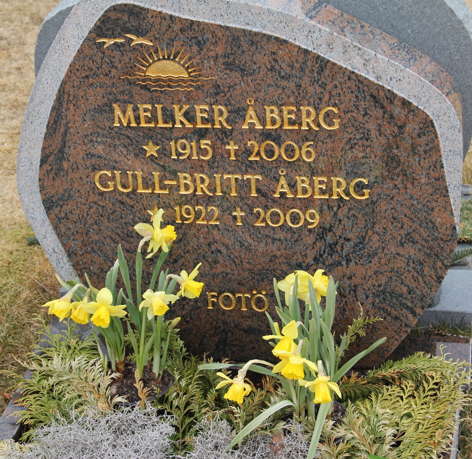 Grav H082 Hönö Kyrkogård