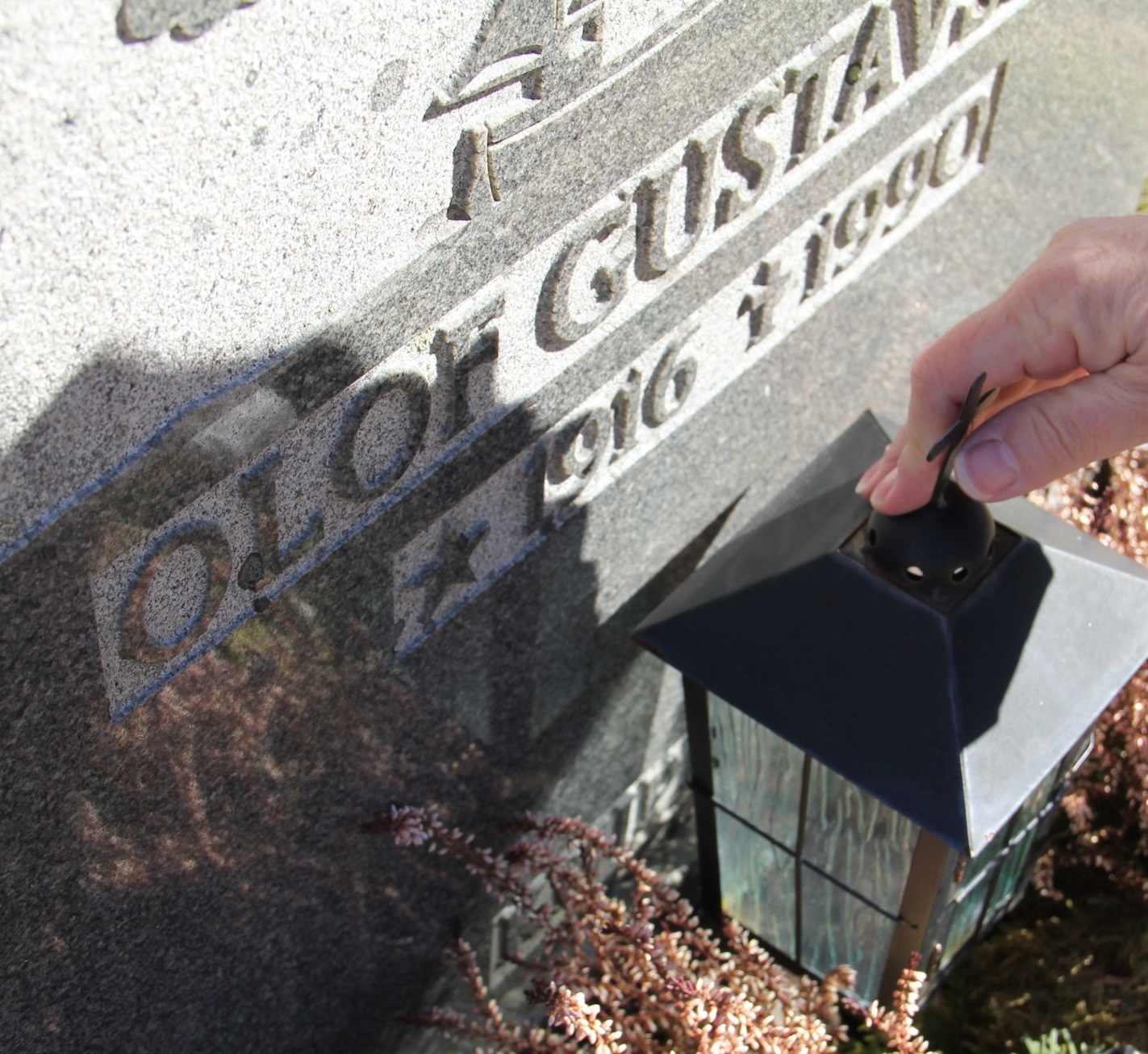 Grav D050 Hönö Kyrkogård
