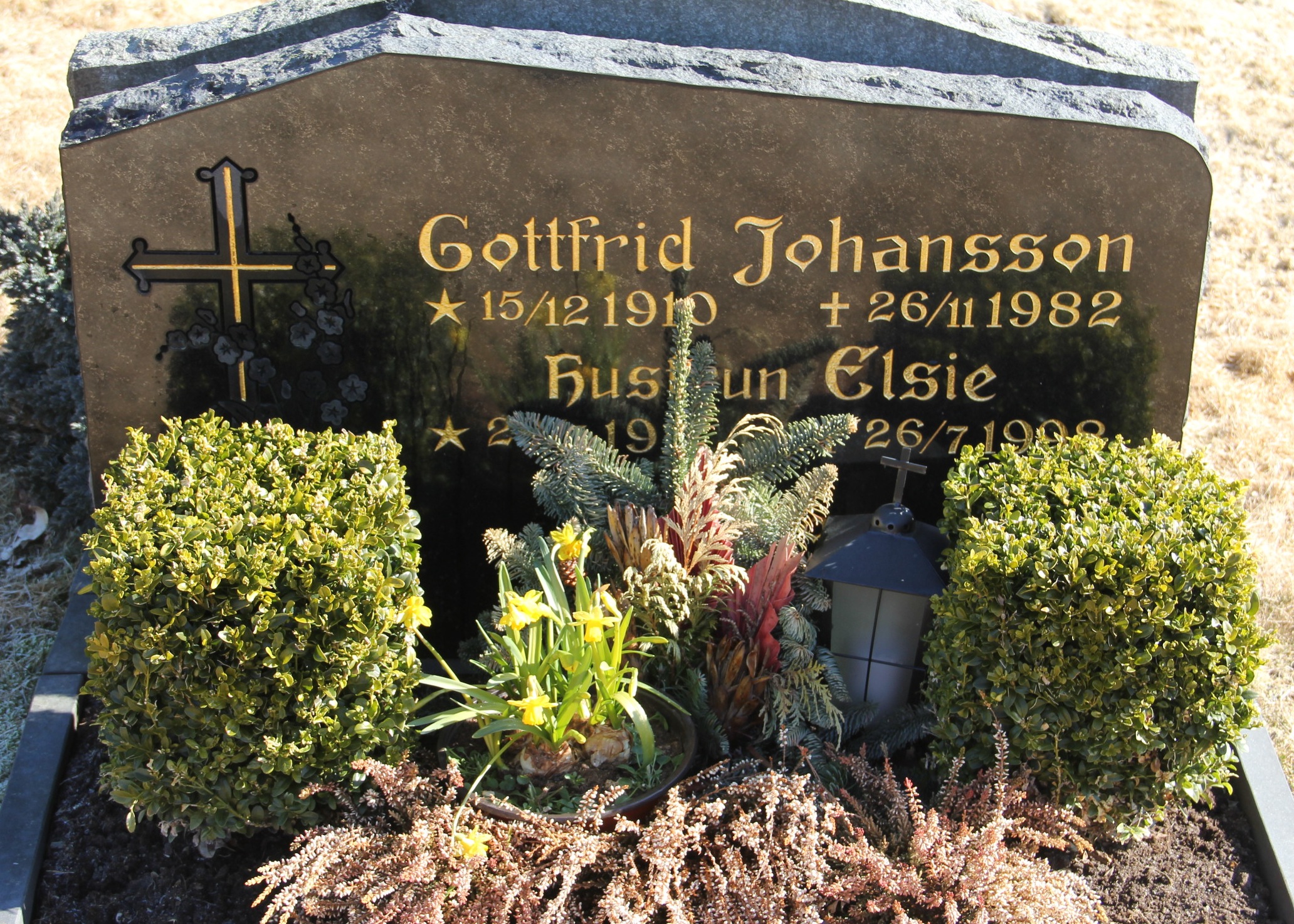 Grav F046 Hönö Kyrkogård