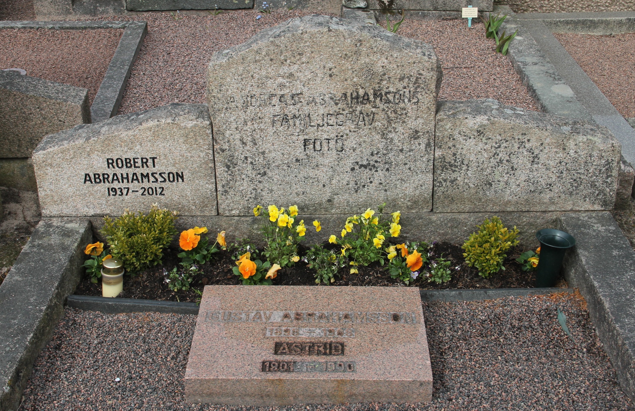 Grav C127 Öckerö Kyrkogård