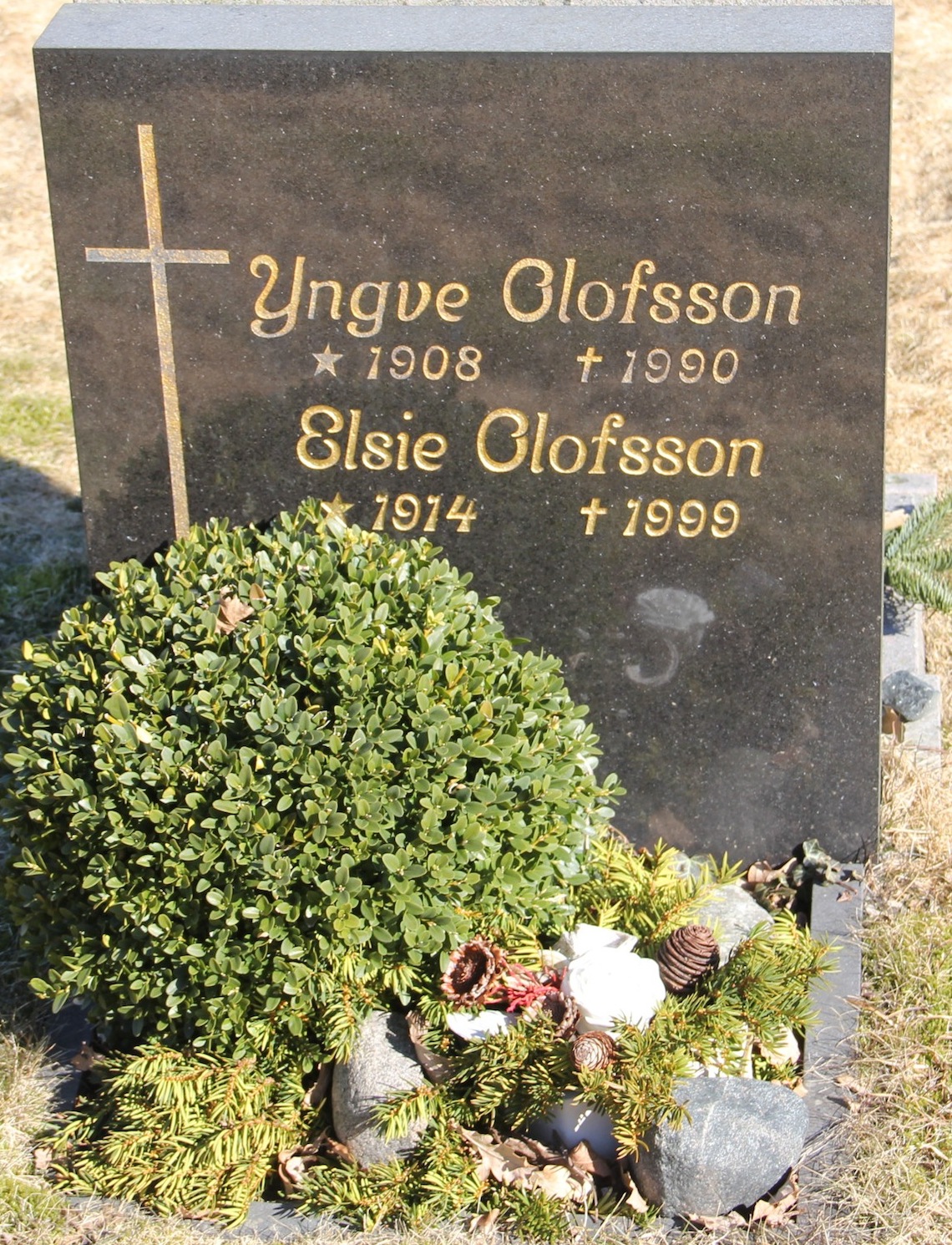 Grav D051 Hönö Kyrkogård