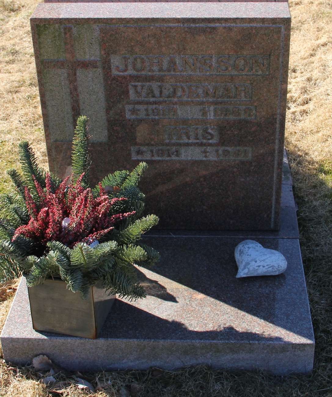Grav D043 Hönö Kyrkogård