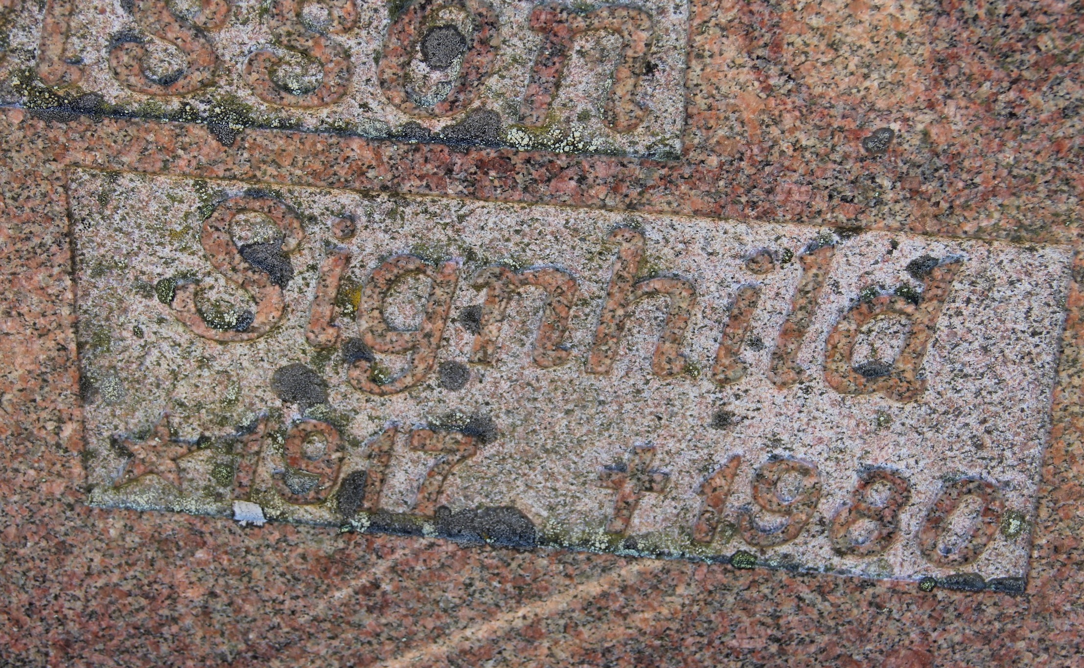 Grav B066 Hönö Kyrkogård