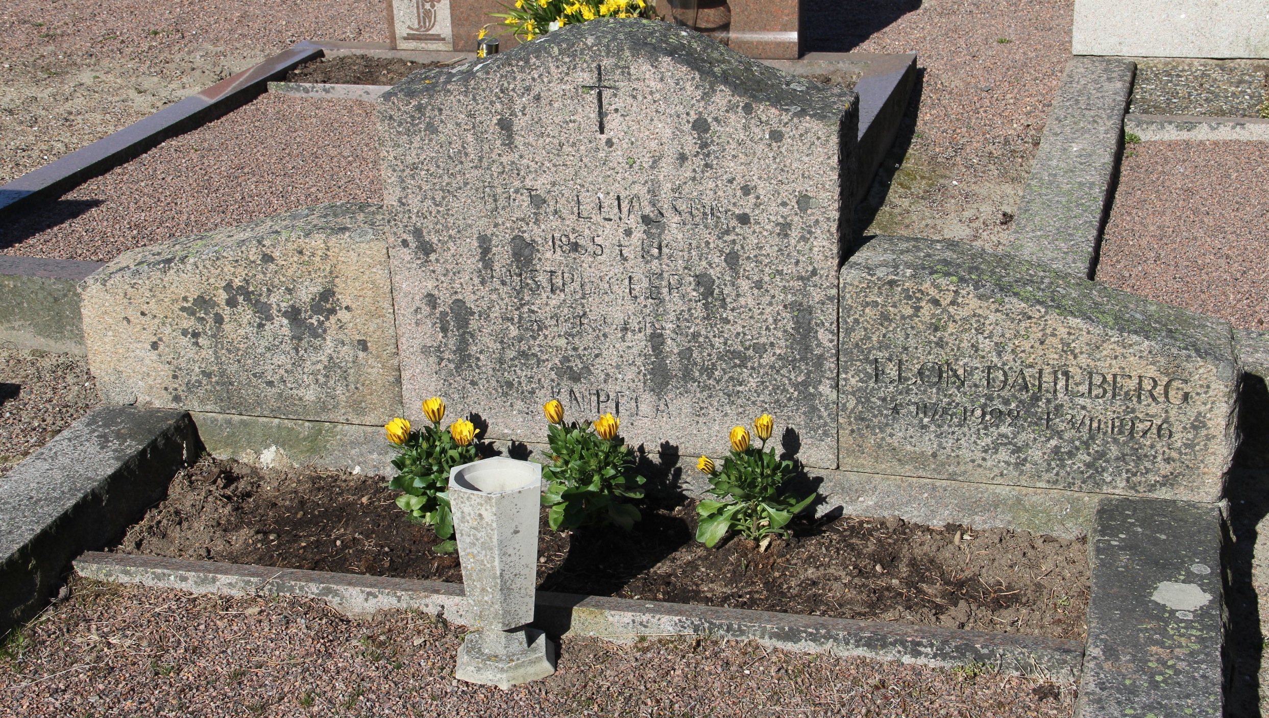 Grav D087 Öckerö Kyrkogård