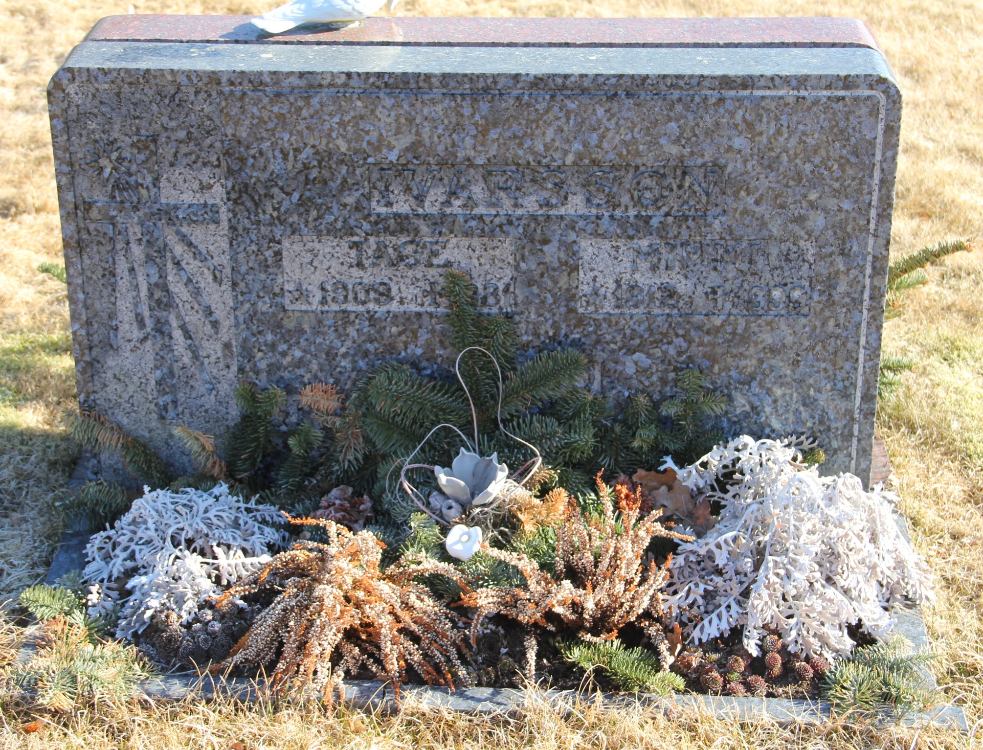 Grav E080 Hönö Kyrkogård