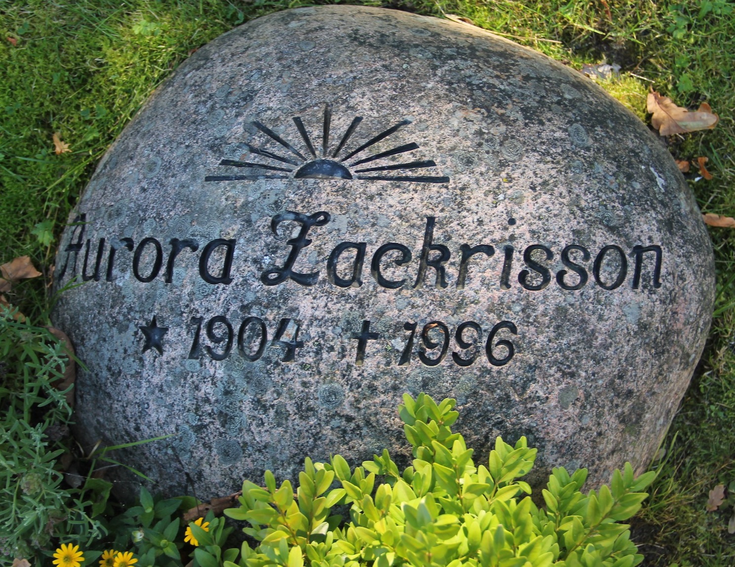 Grav H027 Öckerö Kyrkogård