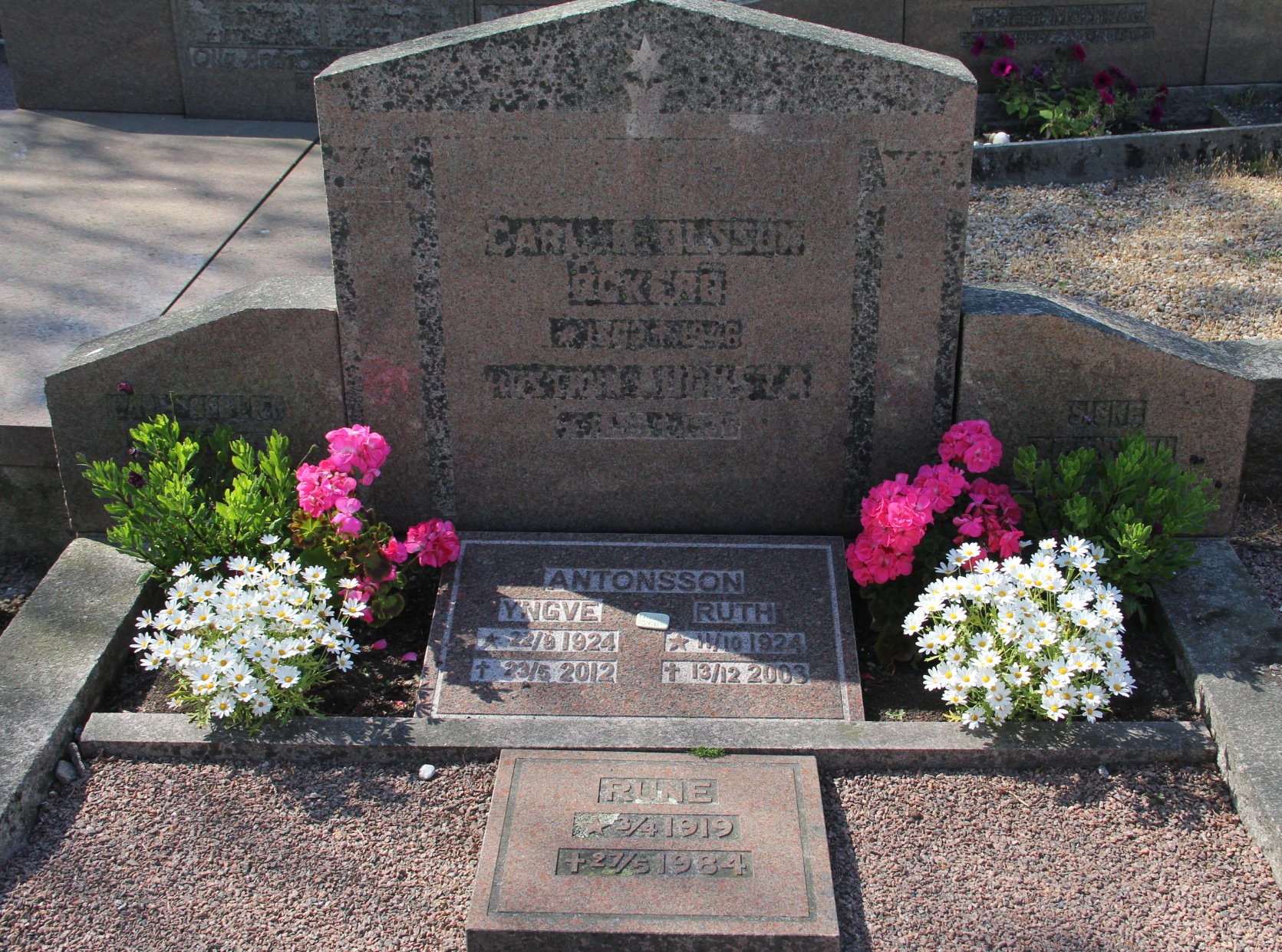 Grav E178 Öckerö Kyrkogård