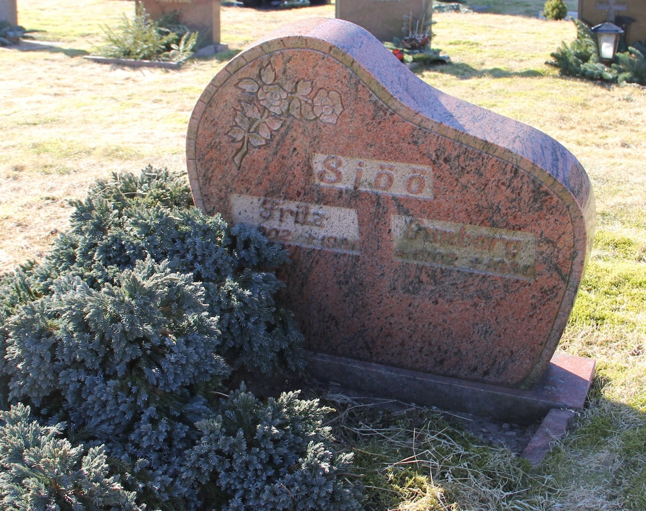 Grav D015 Hönö Kyrkogård