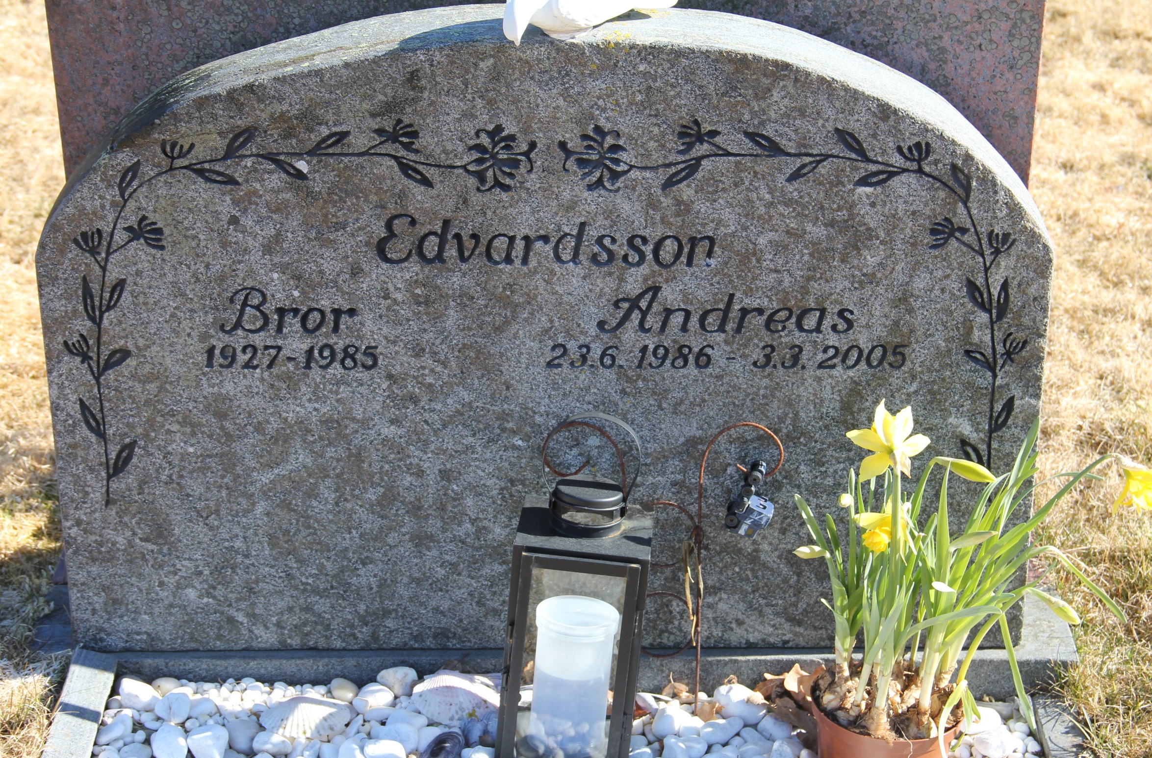 Grav F049 Hönö Kyrkogård