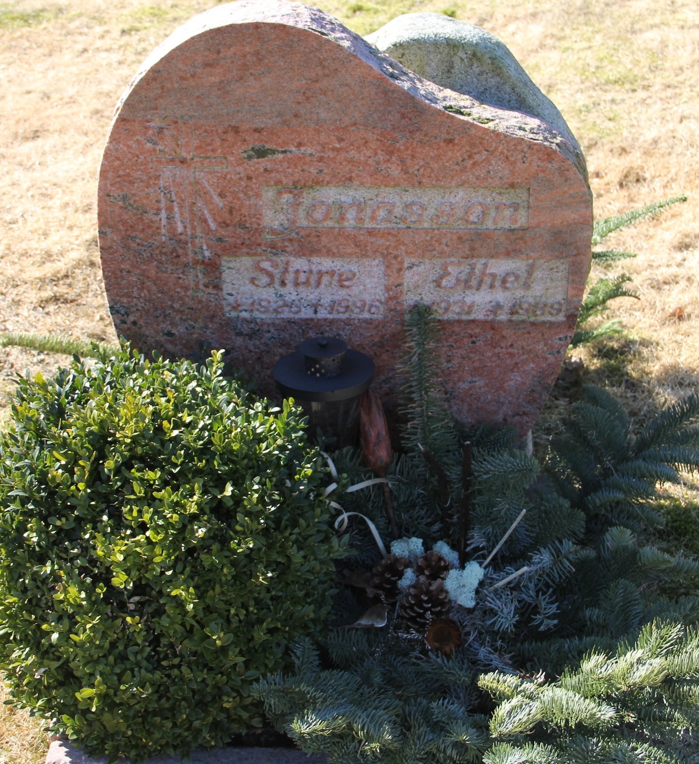Grav D044 Hönö Kyrkogård