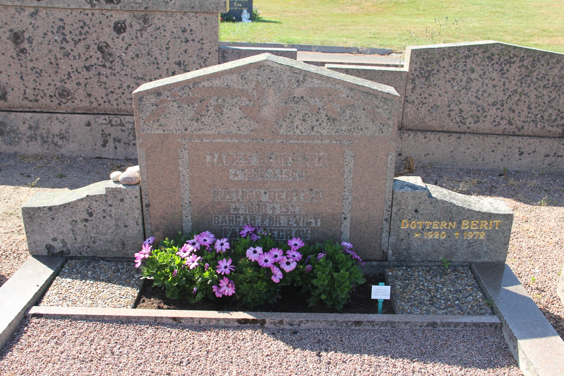 Grav E242 Öckerö Kyrkogård