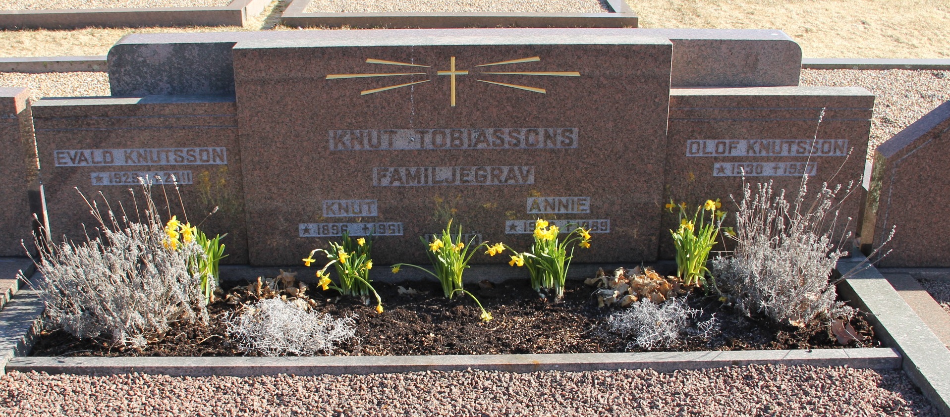 Grav F020 Hönö Kyrkogård