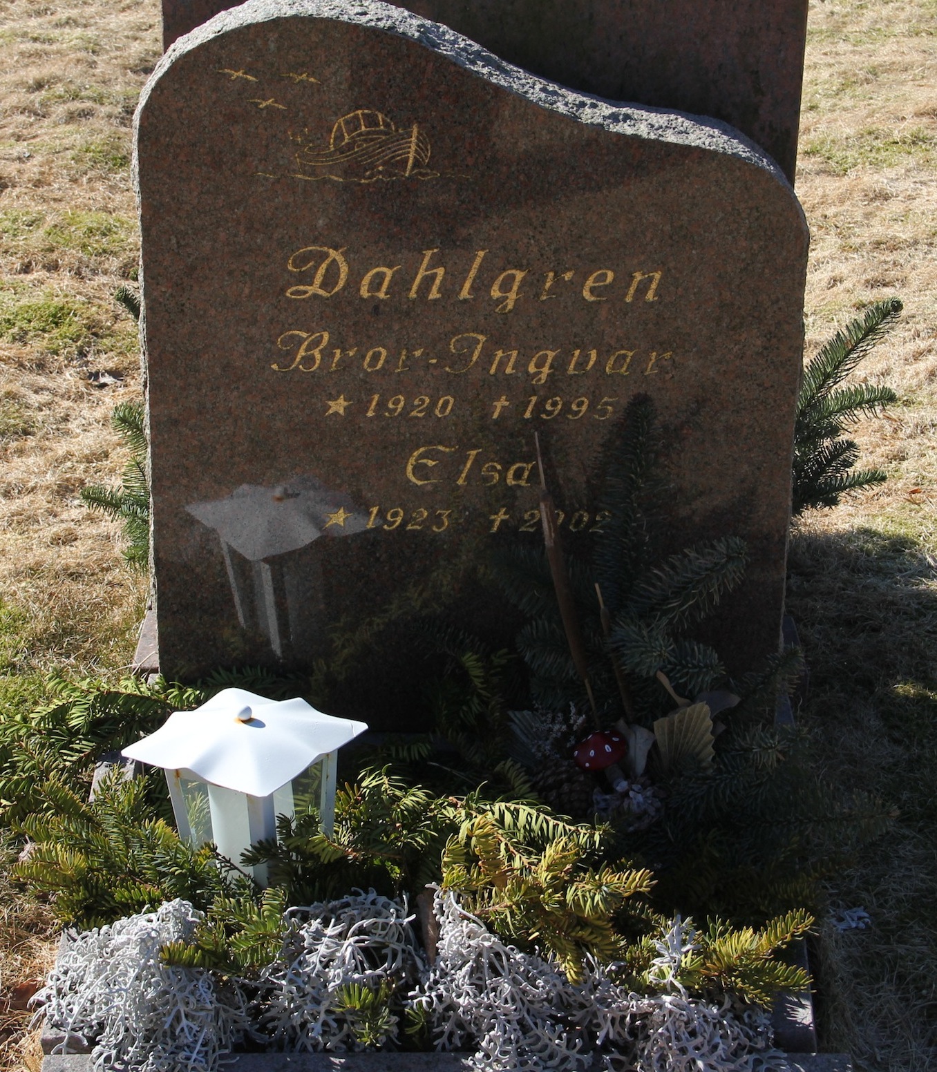 Grav D089 Hönö Kyrkogård