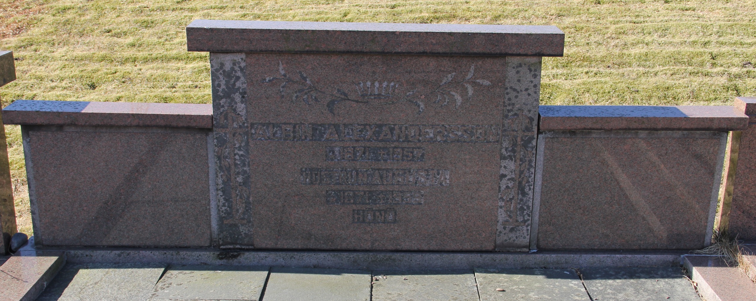 Grav G018 Hönö Kyrkogård