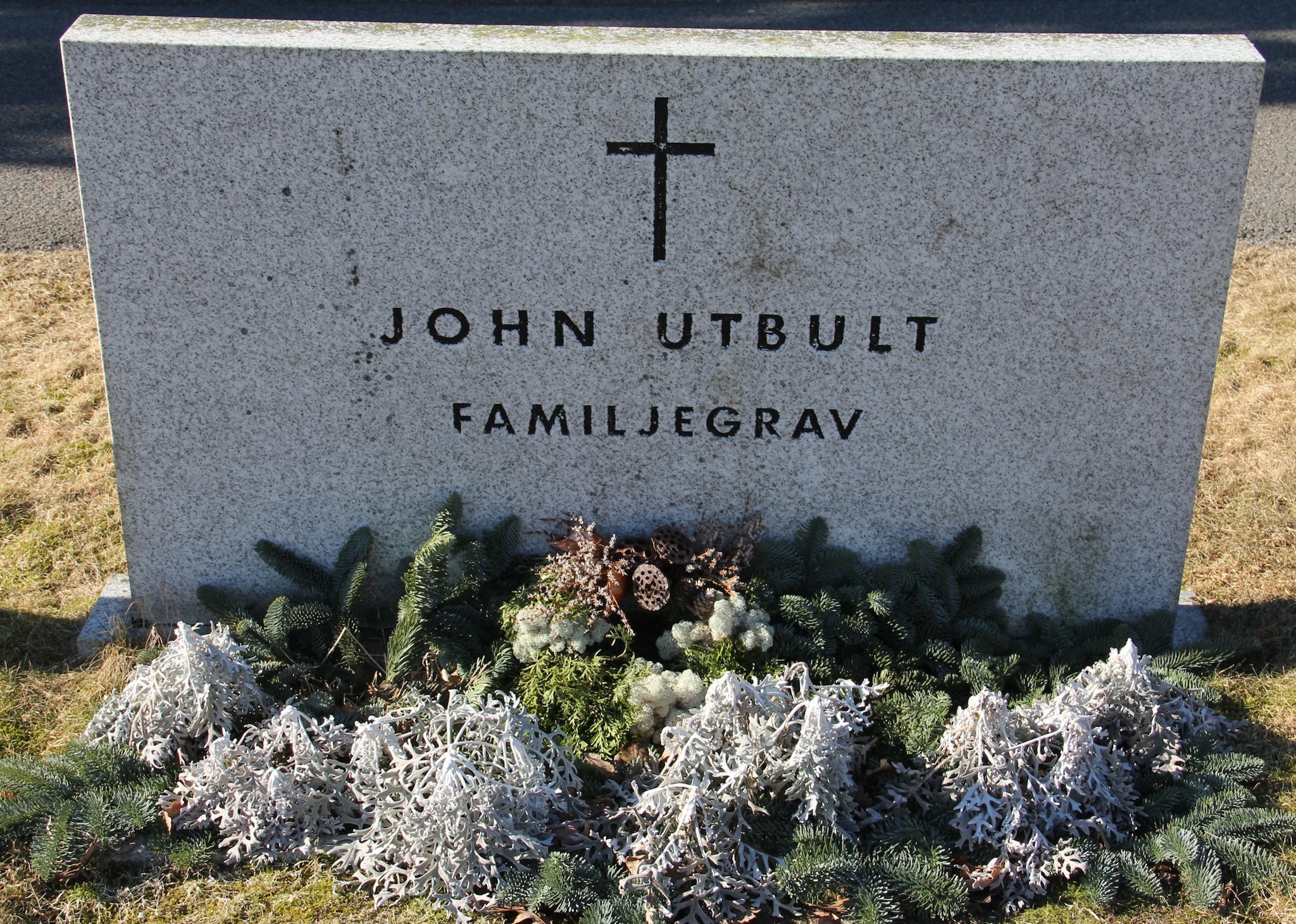 Grav B004 Hönö Kyrkogård