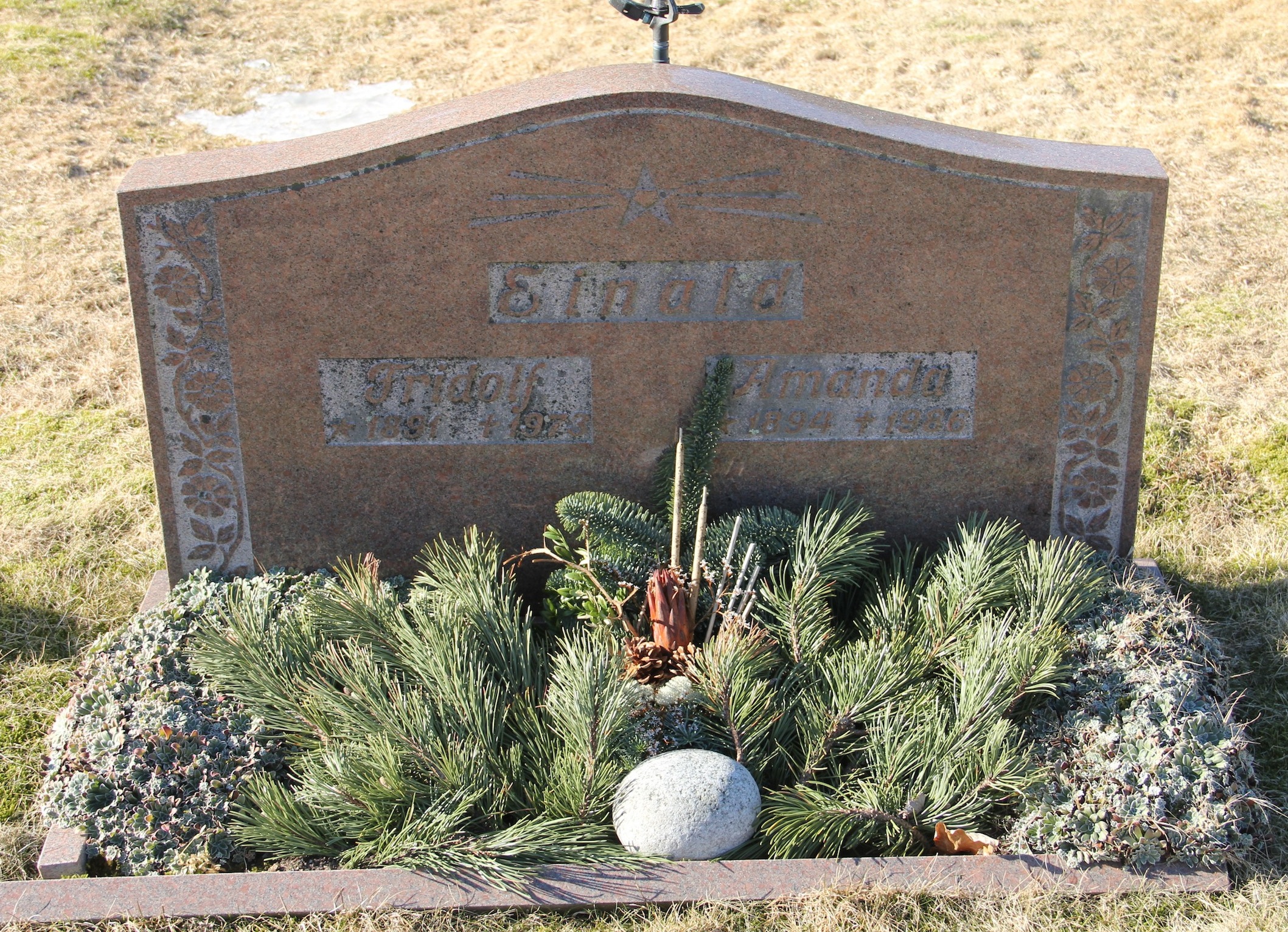 Grav B023 Hönö Kyrkogård