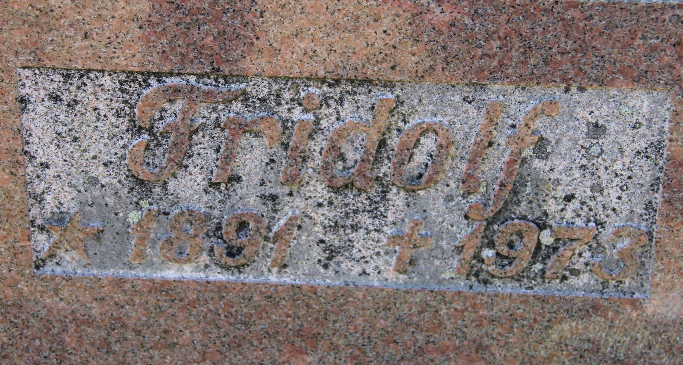 Grav B023 Hönö Kyrkogård