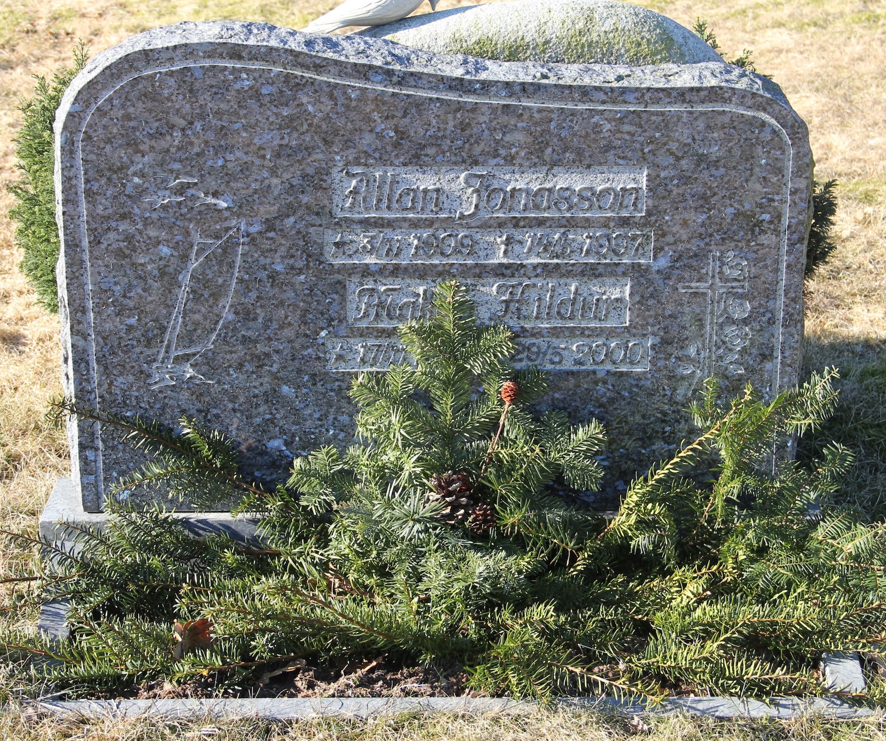 Grav A018 Hönö Kyrkogård