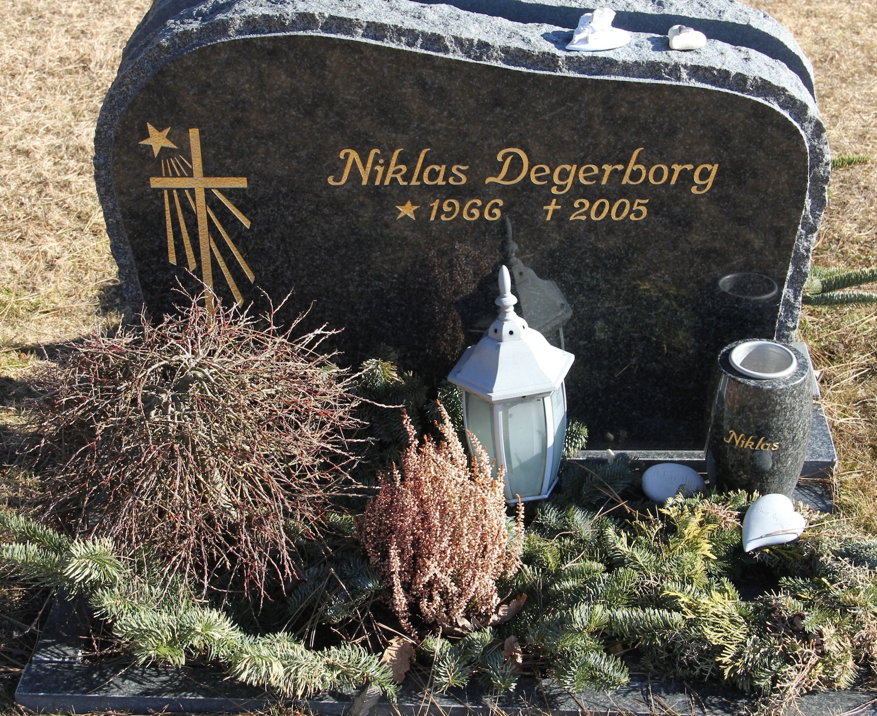 Grav A082 Hönö Kyrkogård