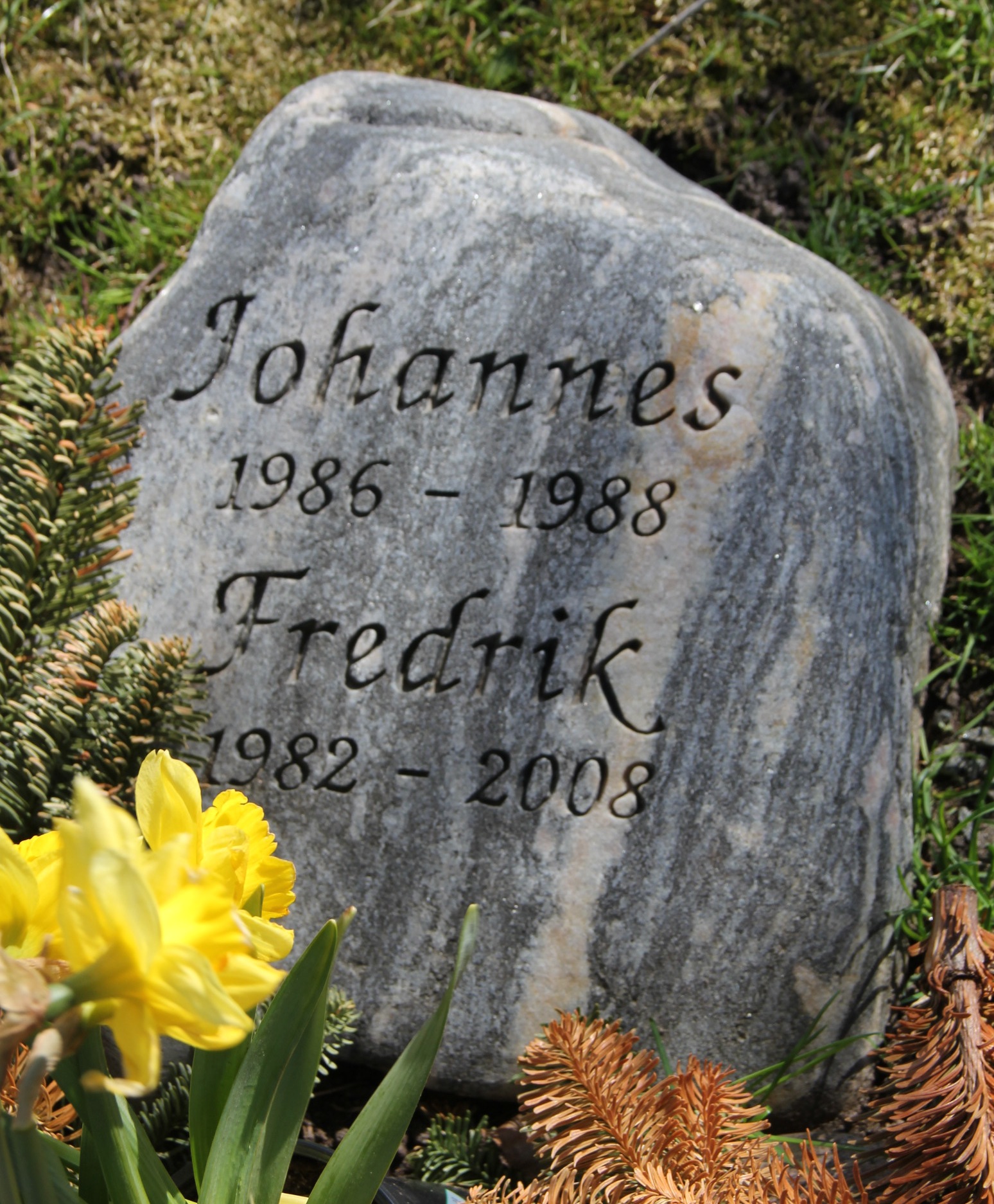 Grav C240 Öckerö Kyrkogård