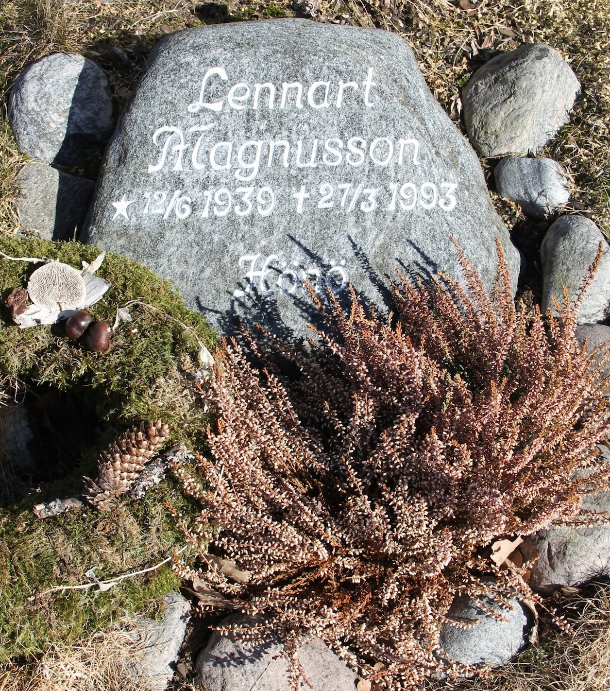 Grav D065 Hönö Kyrkogård