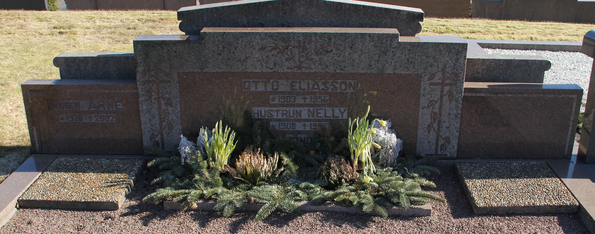 Grav F003 Hönö Kyrkogård